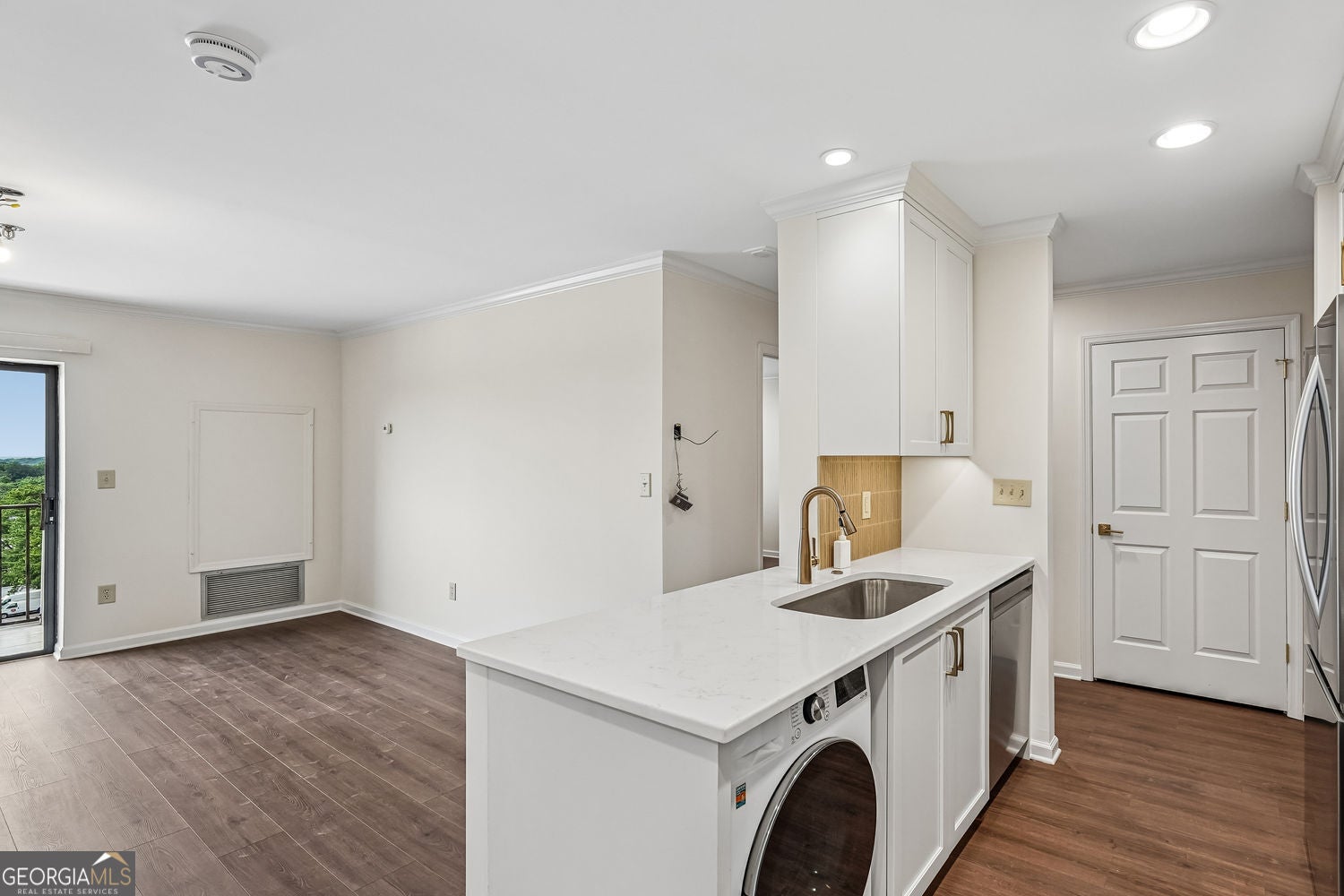 300 Johnson Ferry Rd, RD NE B-601