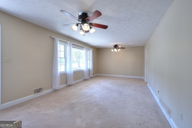 1040 Hill CIR