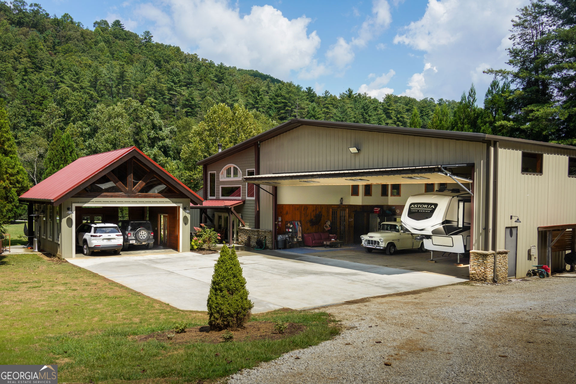 141 Flying Ranch DR