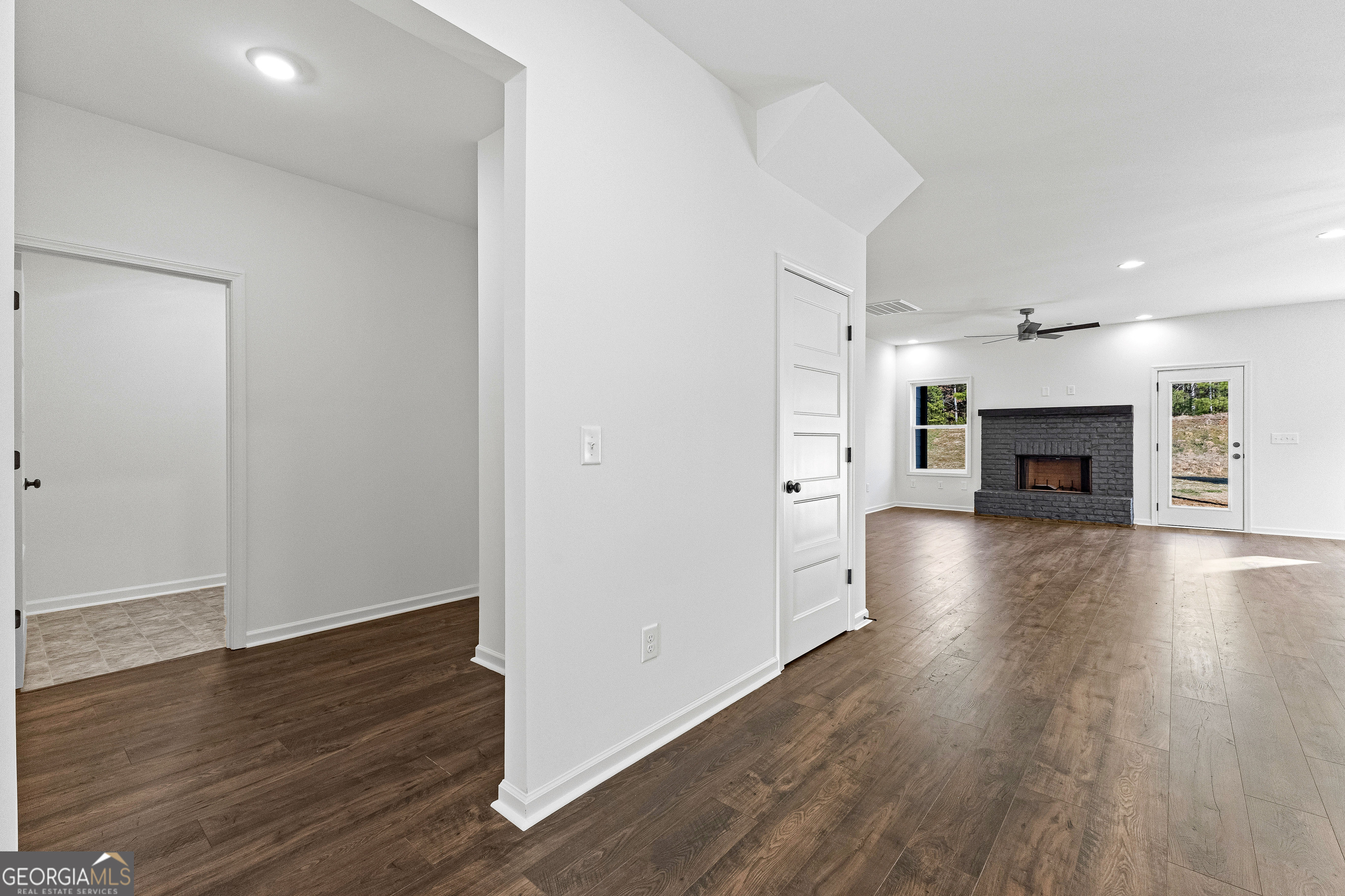 Senoia, Georgia 30276, United States, 4 Bedrooms Bedrooms, ,3 BathroomsBathrooms,Residential,Active,183812