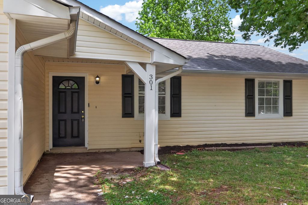 Photo of 301 Deerfield Drive, Jonesboro, GA 30238 (MLS # 10755938)