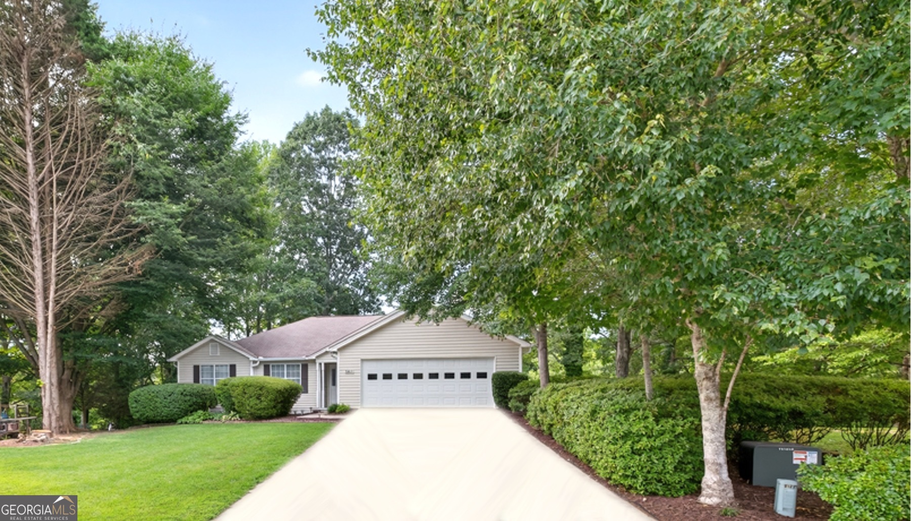 3821 North Rivercrest DR