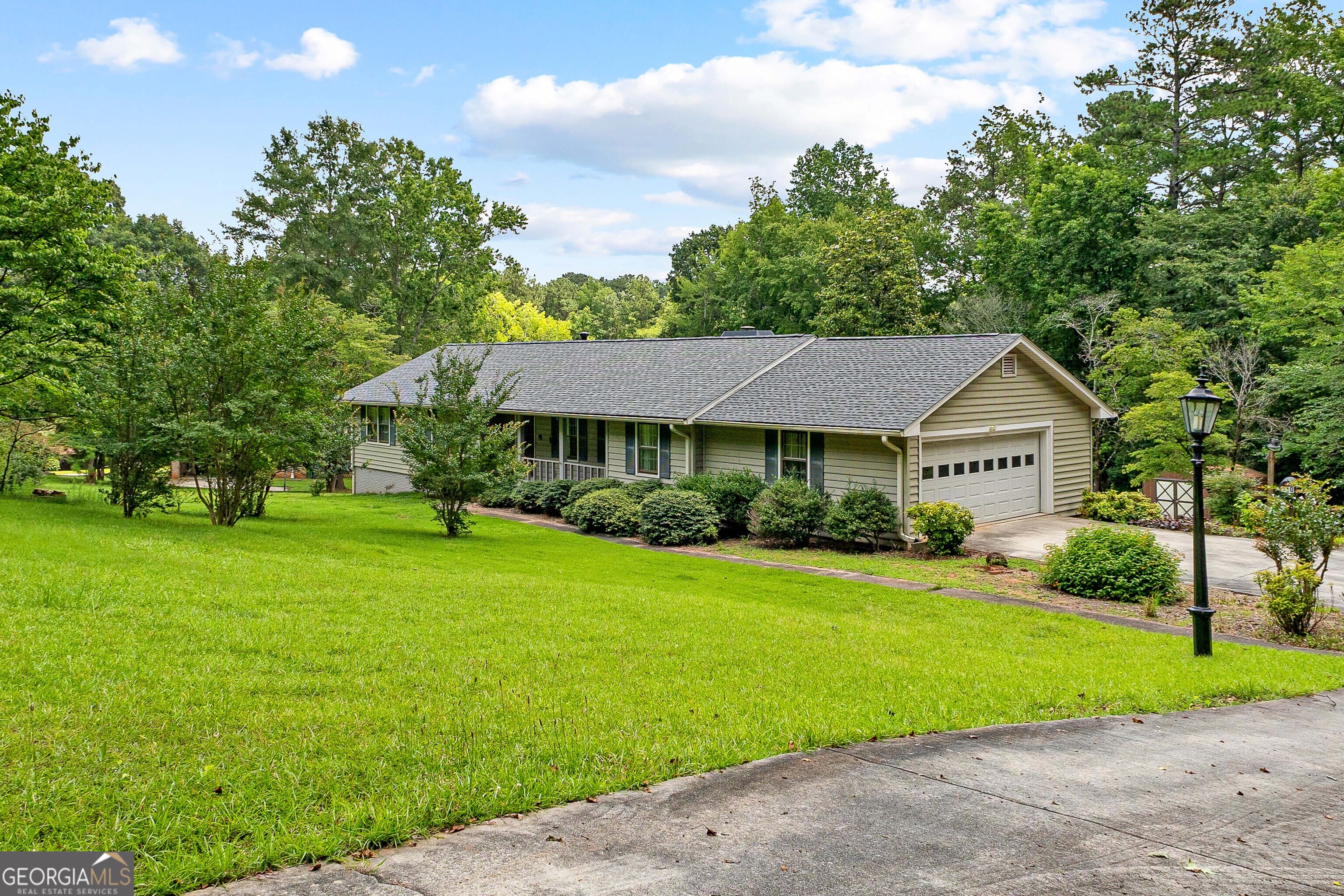 Fayetteville, Georgia 30215, United States, 3 Bedrooms Bedrooms, ,2 BathroomsBathrooms,Residential,Pending,159047