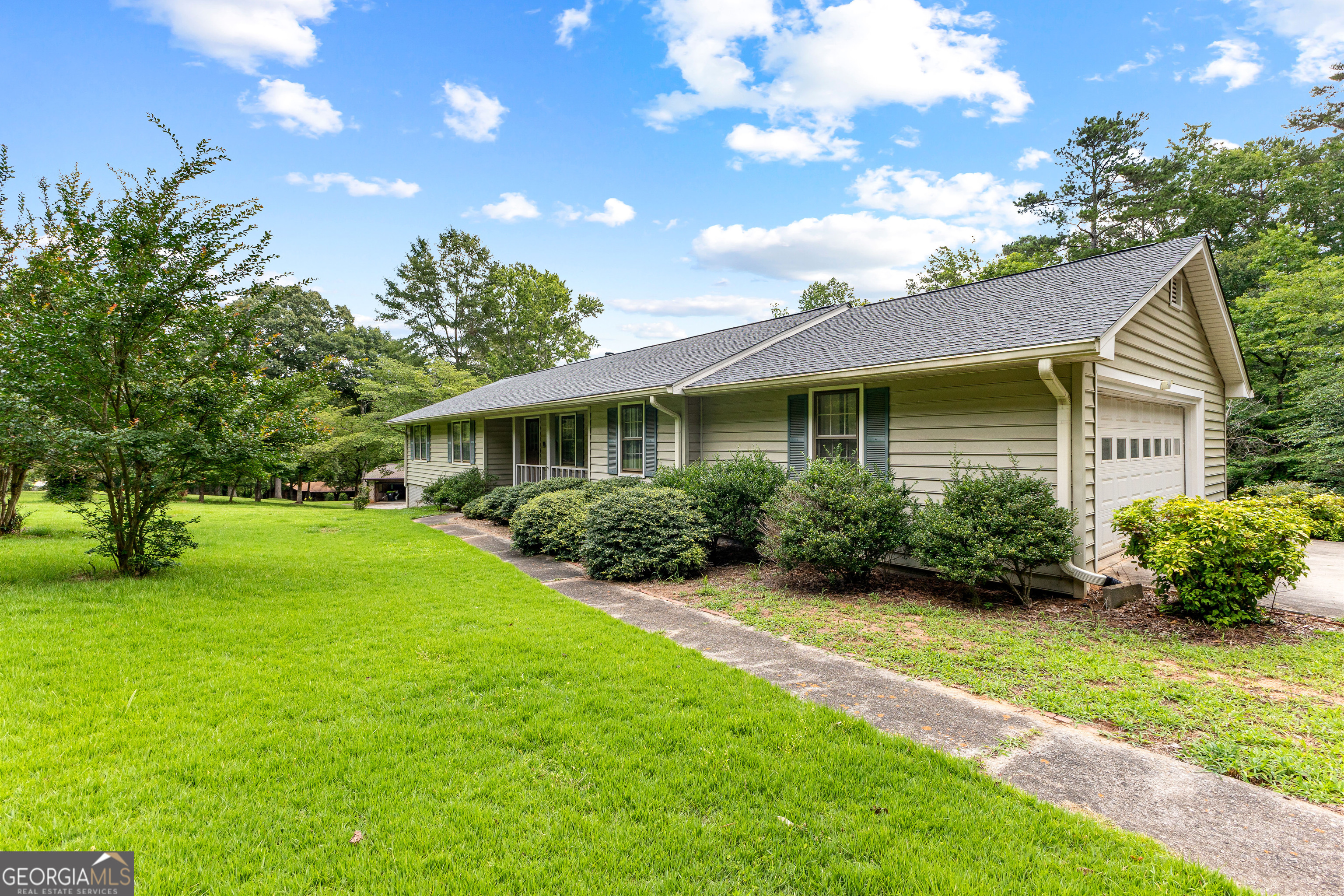 Fayetteville, Georgia 30215, United States, 3 Bedrooms Bedrooms, ,2 BathroomsBathrooms,Residential,Pending,159047