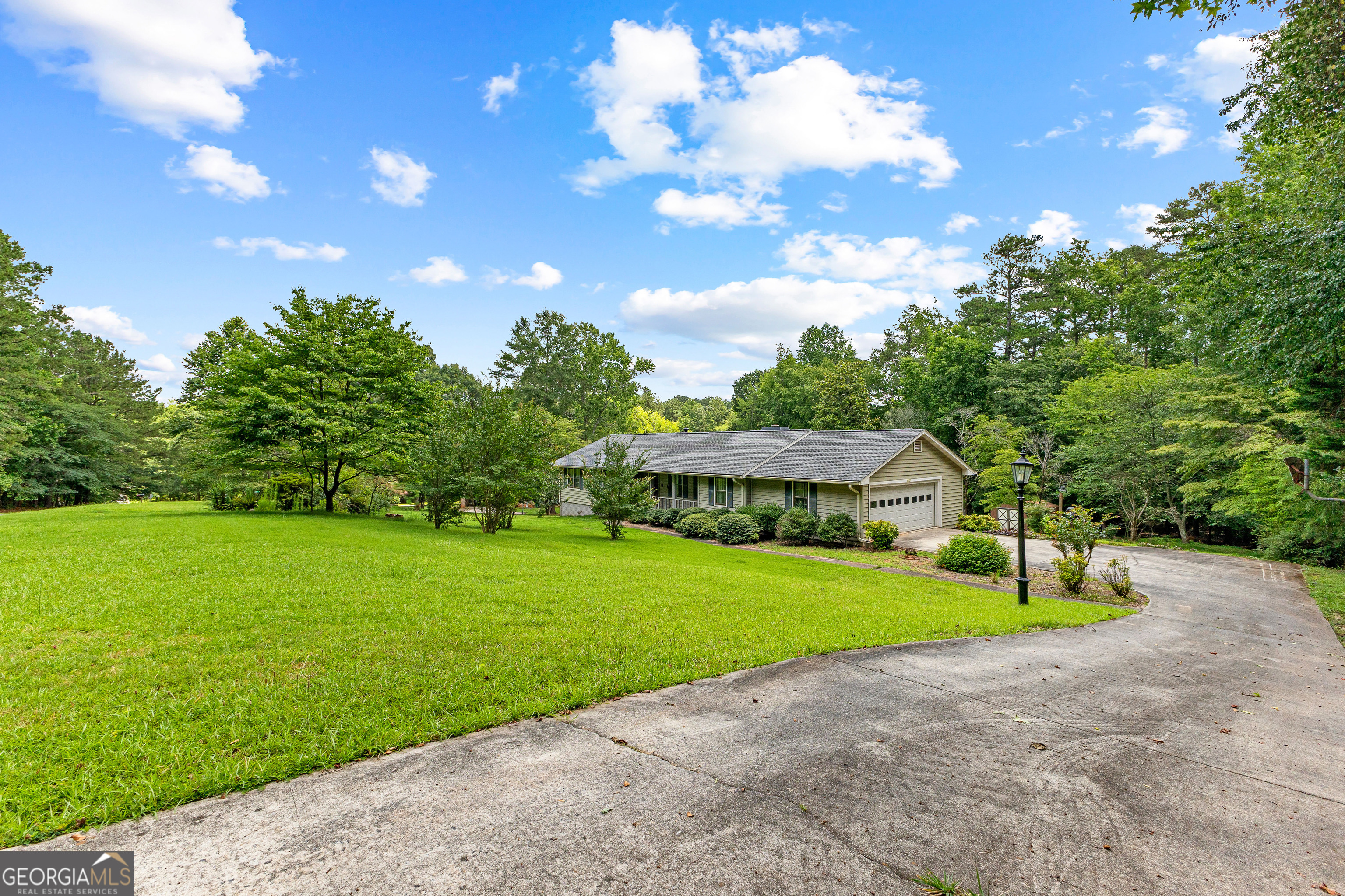 Fayetteville, Georgia 30215, United States, 3 Bedrooms Bedrooms, ,2 BathroomsBathrooms,Residential,Pending,159047