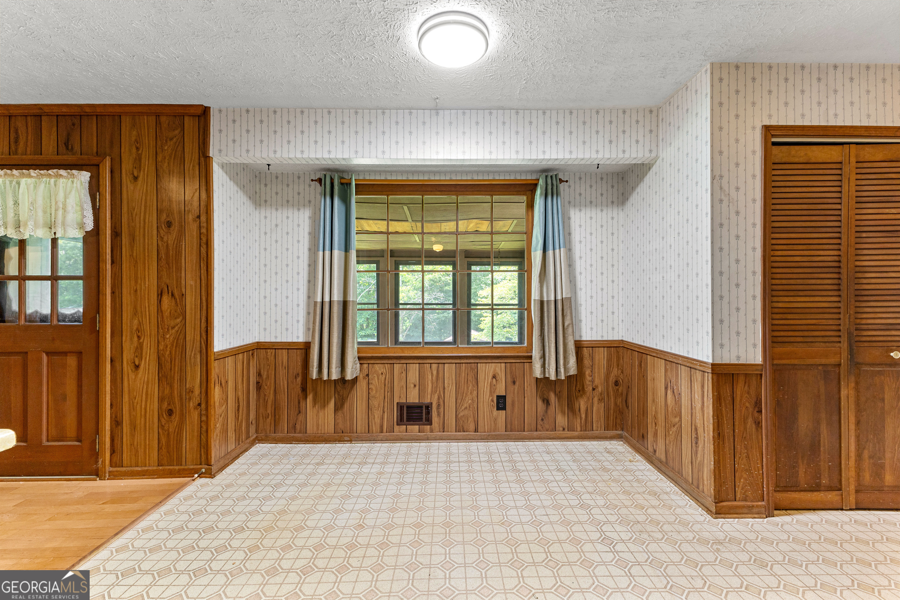 Fayetteville, Georgia 30215, United States, 3 Bedrooms Bedrooms, ,2 BathroomsBathrooms,Residential,Pending,159047