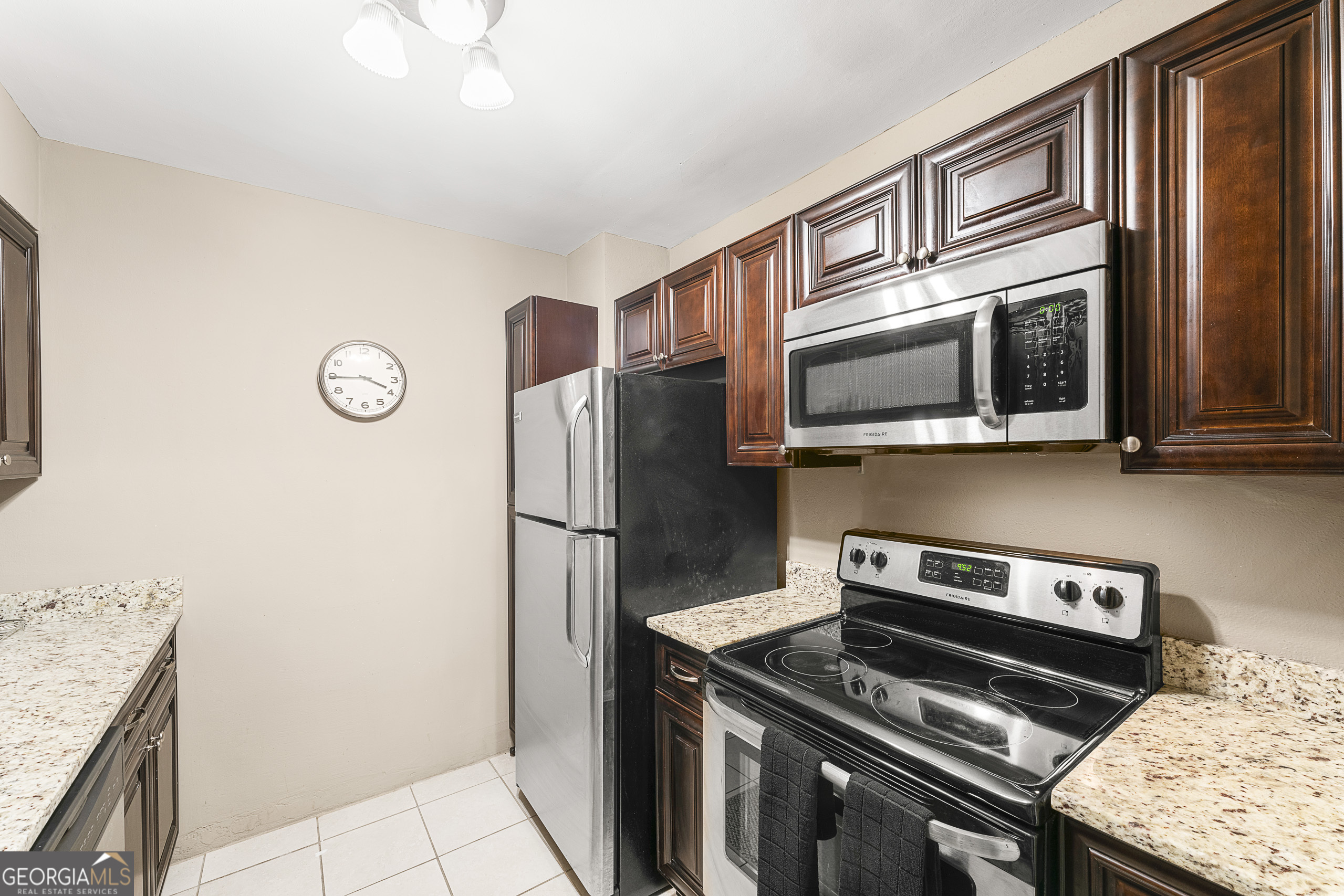 300 W Peachtree St 17 J