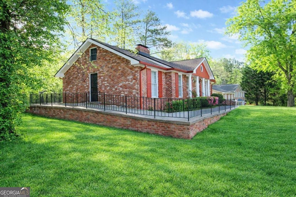 Photo of 2760 The Fontainebleau SW, Atlanta, GA 30331 (MLS # 10721160)