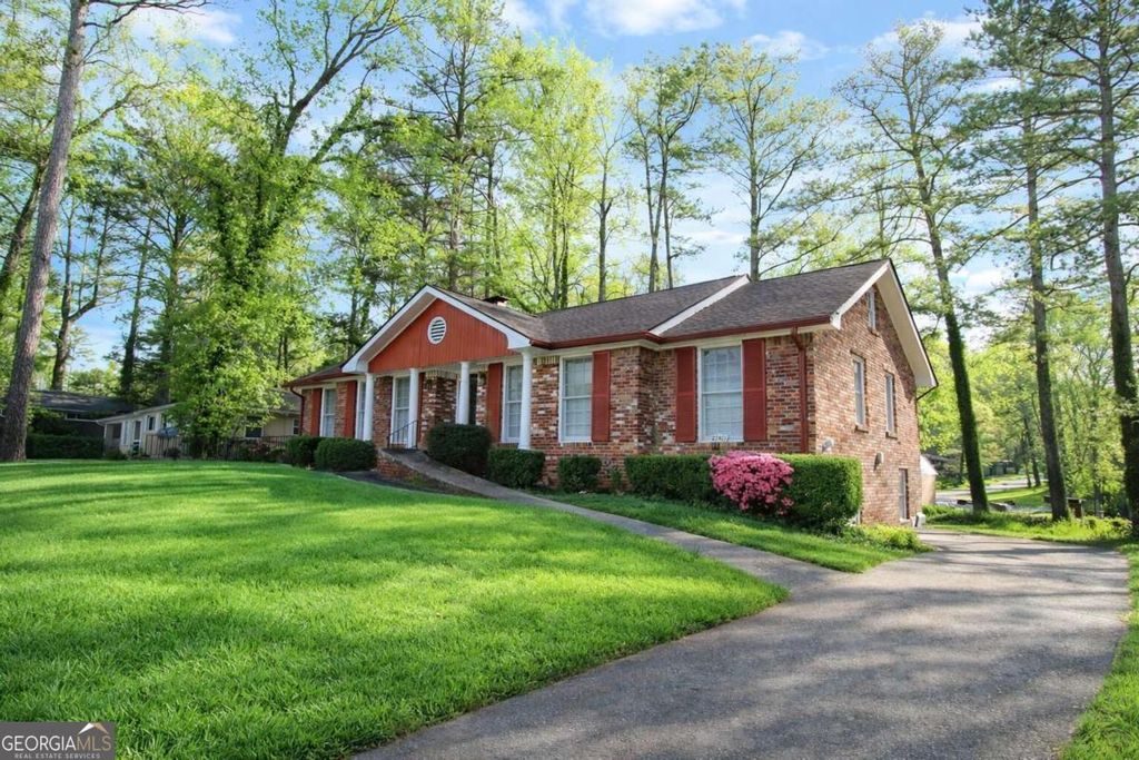 Photo of 2760 The Fontainebleau SW, Atlanta, GA 30331 (MLS # 10721160)