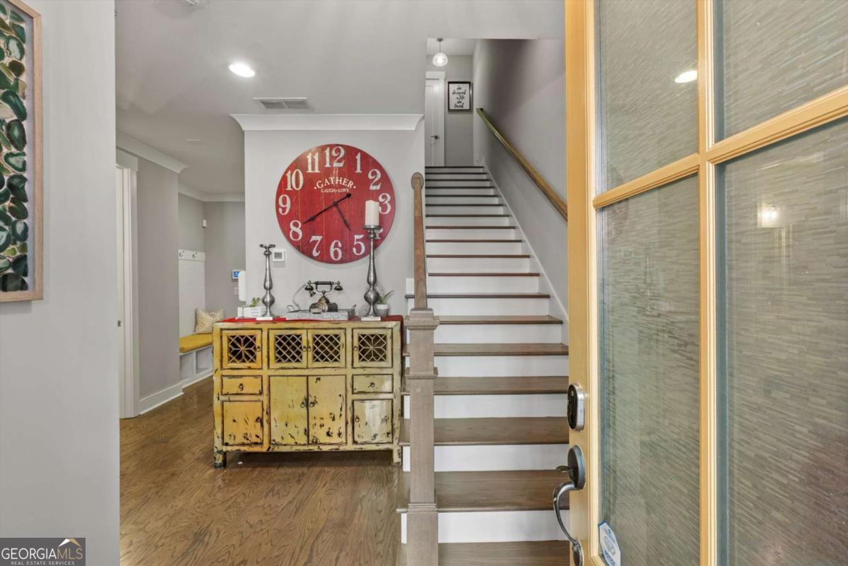 976 Memorial WALK SE