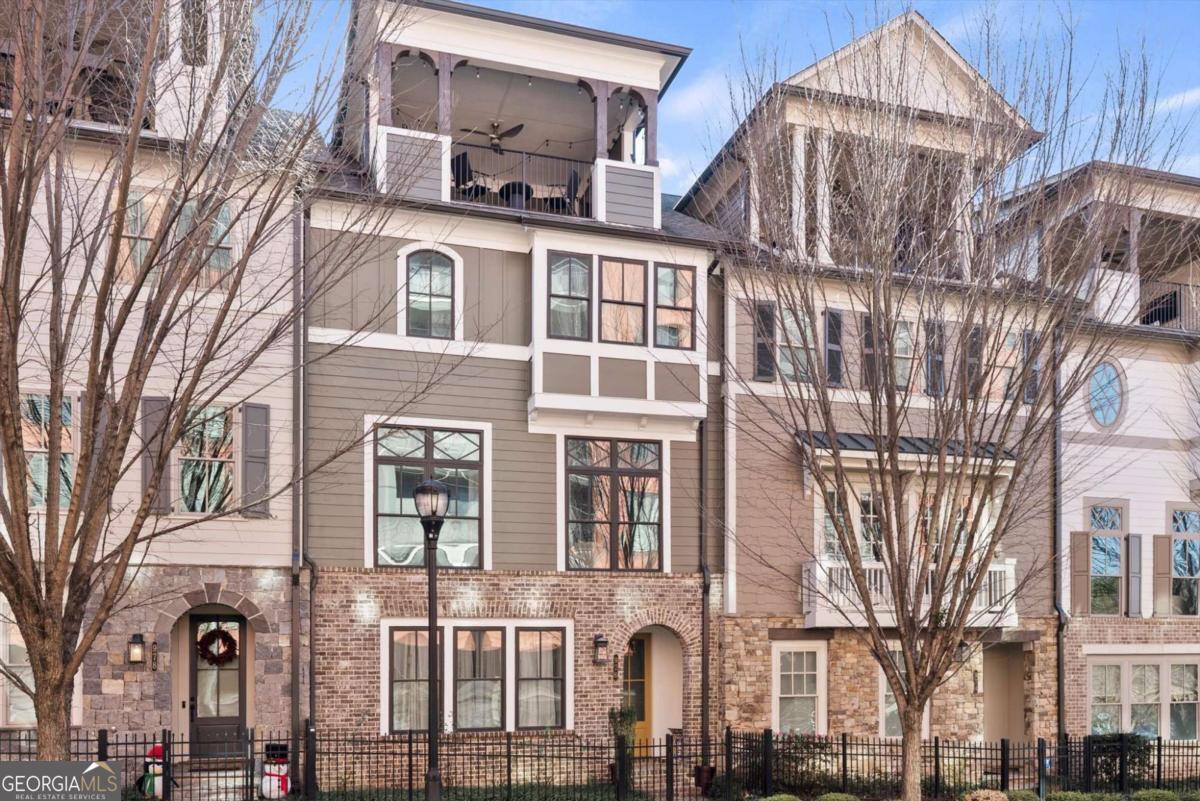 976 Memorial WALK SE