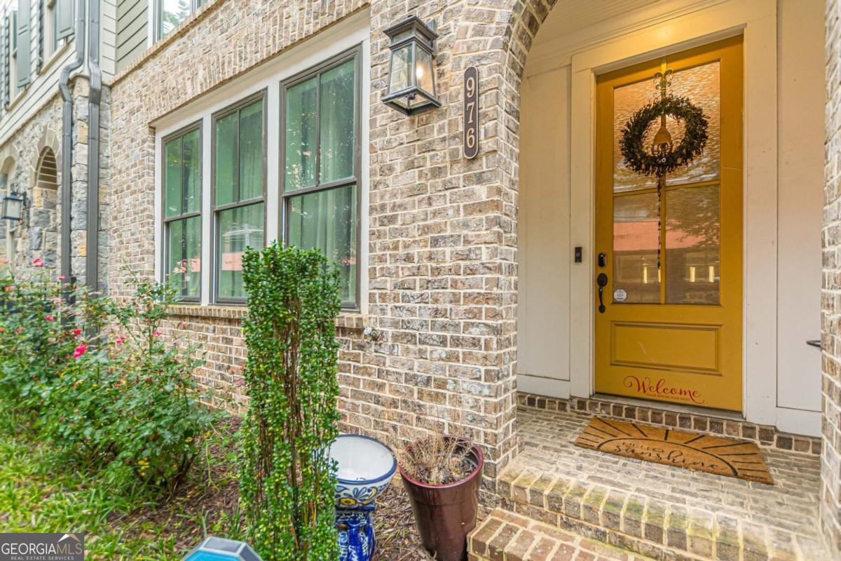 976 Memorial WALK SE