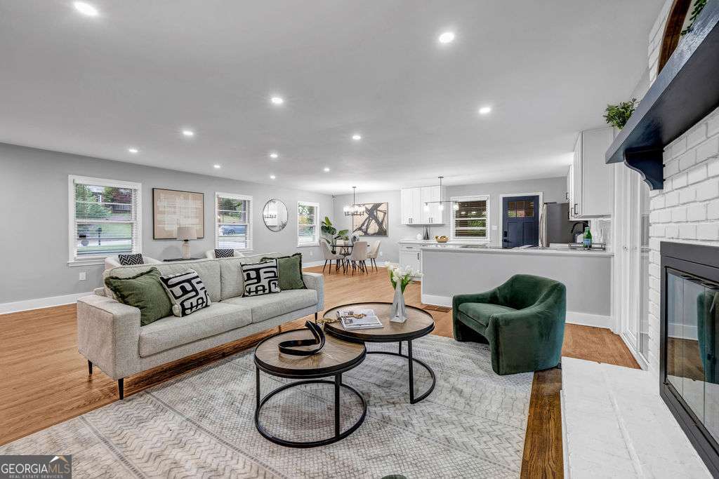 2921 Country Squire LN