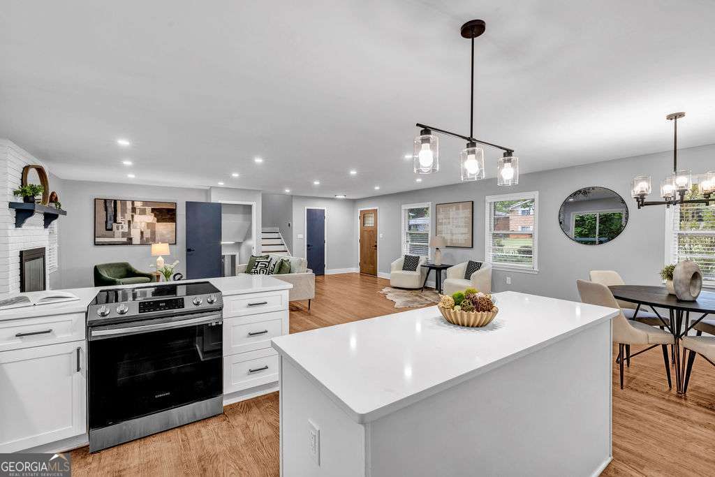 2921 Country Squire LN