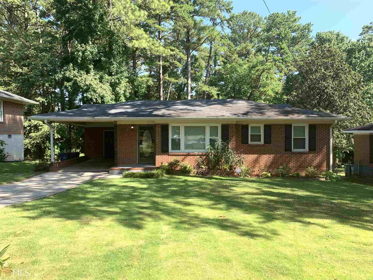 Come Look and Lease this Charming Ranch located in the sought after Conley Hills Community located in East Point, minutes from the downtown Atlanta and Hartsfield Jackson Airport. This 2 Bedrooms, 1 Bathroom Home features: Hardwood Floors, Separate Living Room and Dining Room, Laundry Room (includes Washer & Dryer), Stainless Steel Appliances (NO Dishwasher) and an Open Bonus Room.