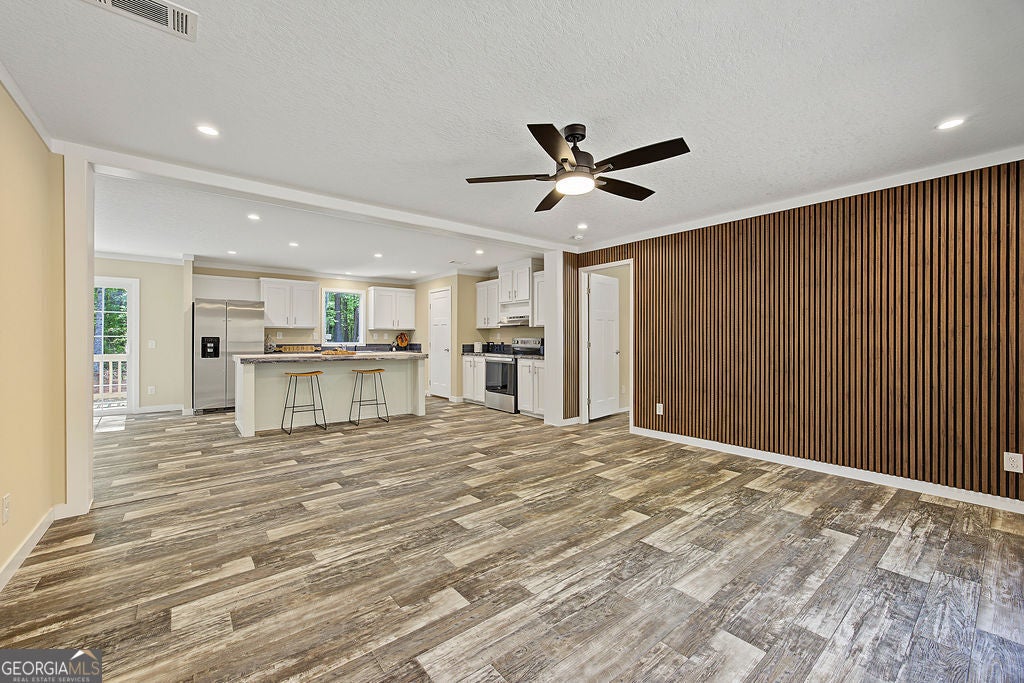 140 B Lakeshore DR
