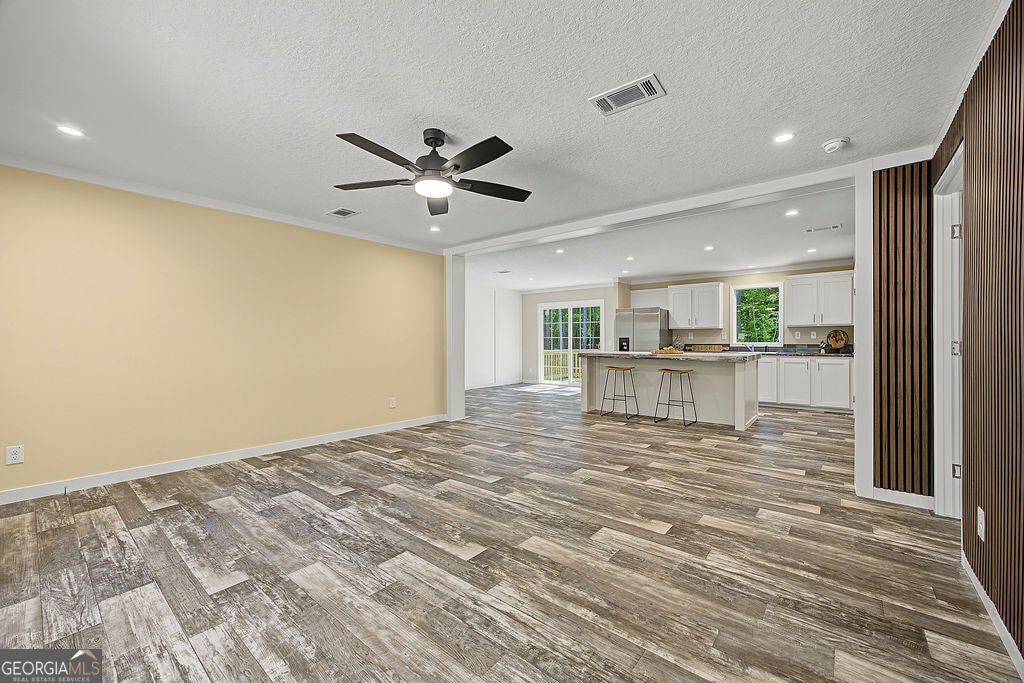 140 B Lakeshore DR