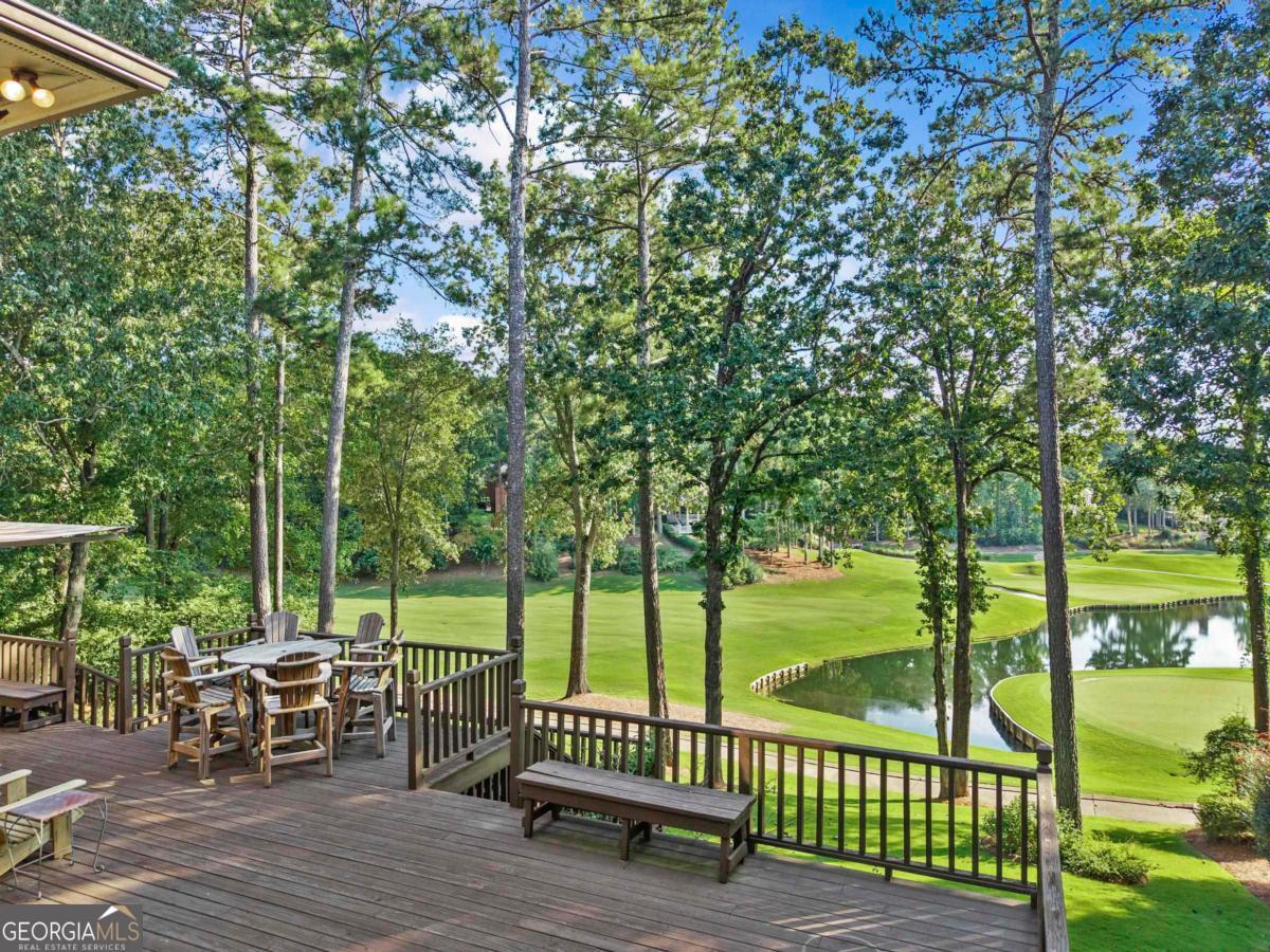 1201 Lakeview CT