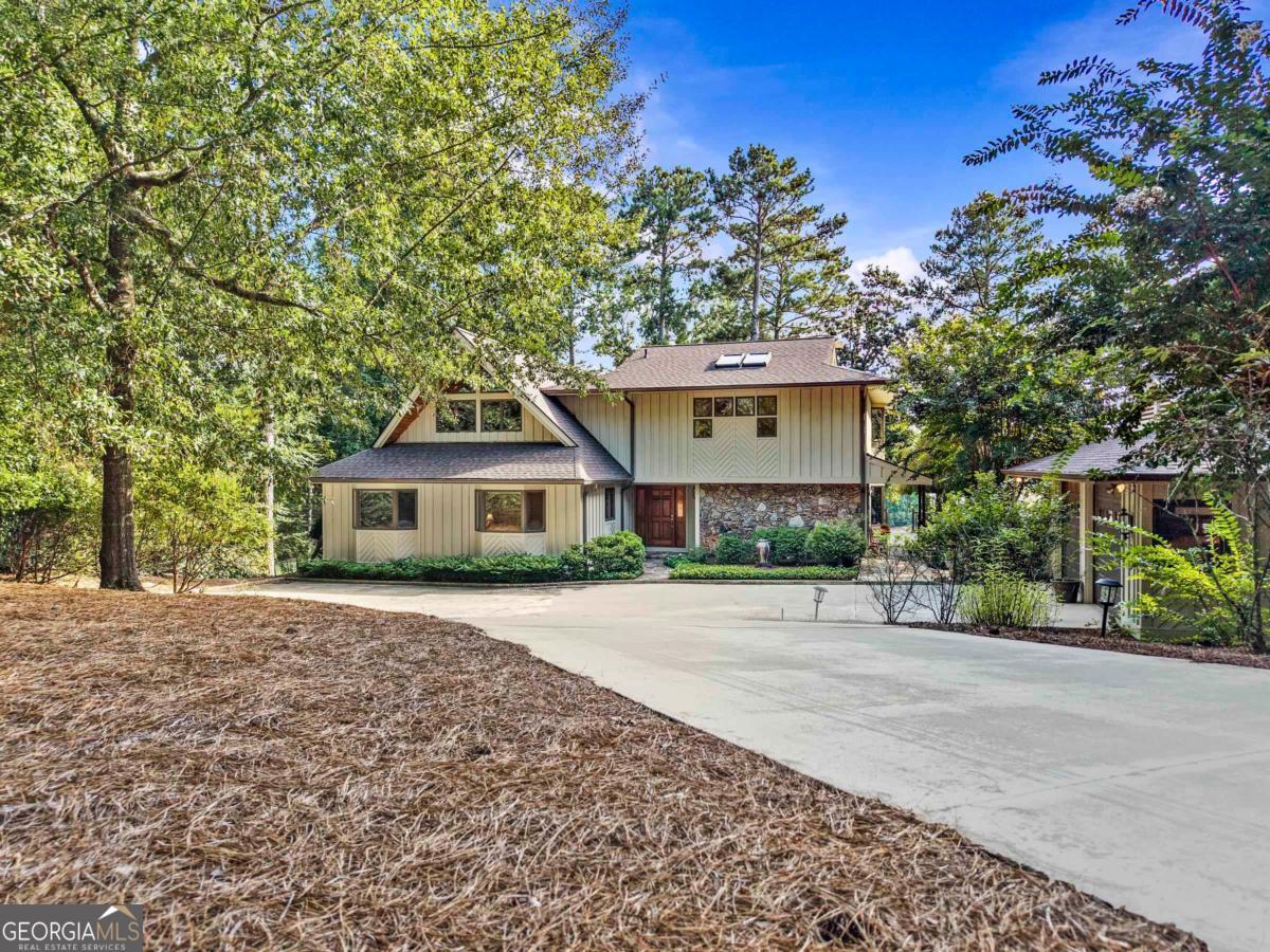 1201 Lakeview CT