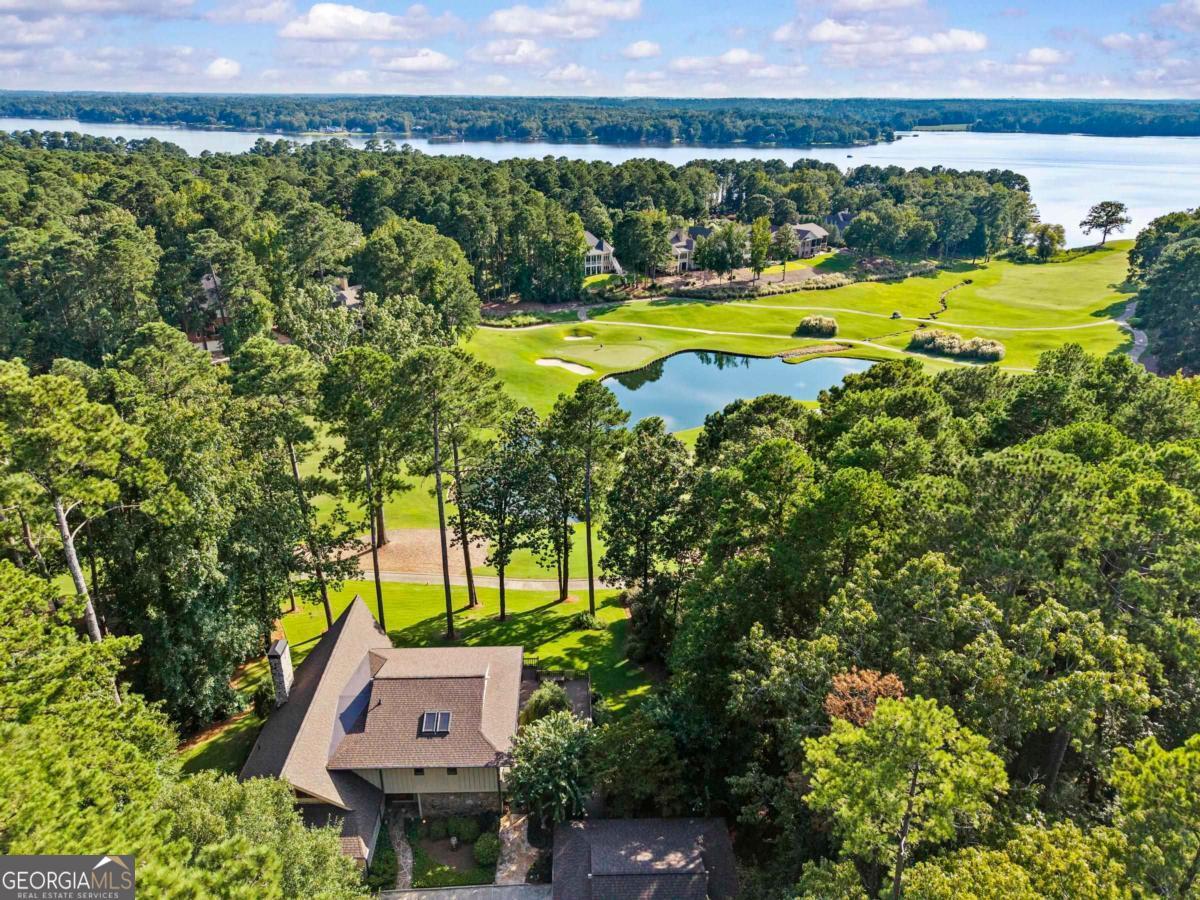 1201 Lakeview CT