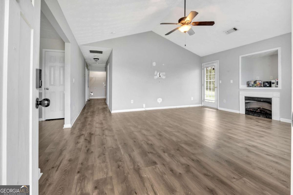 572 Clydes WAY