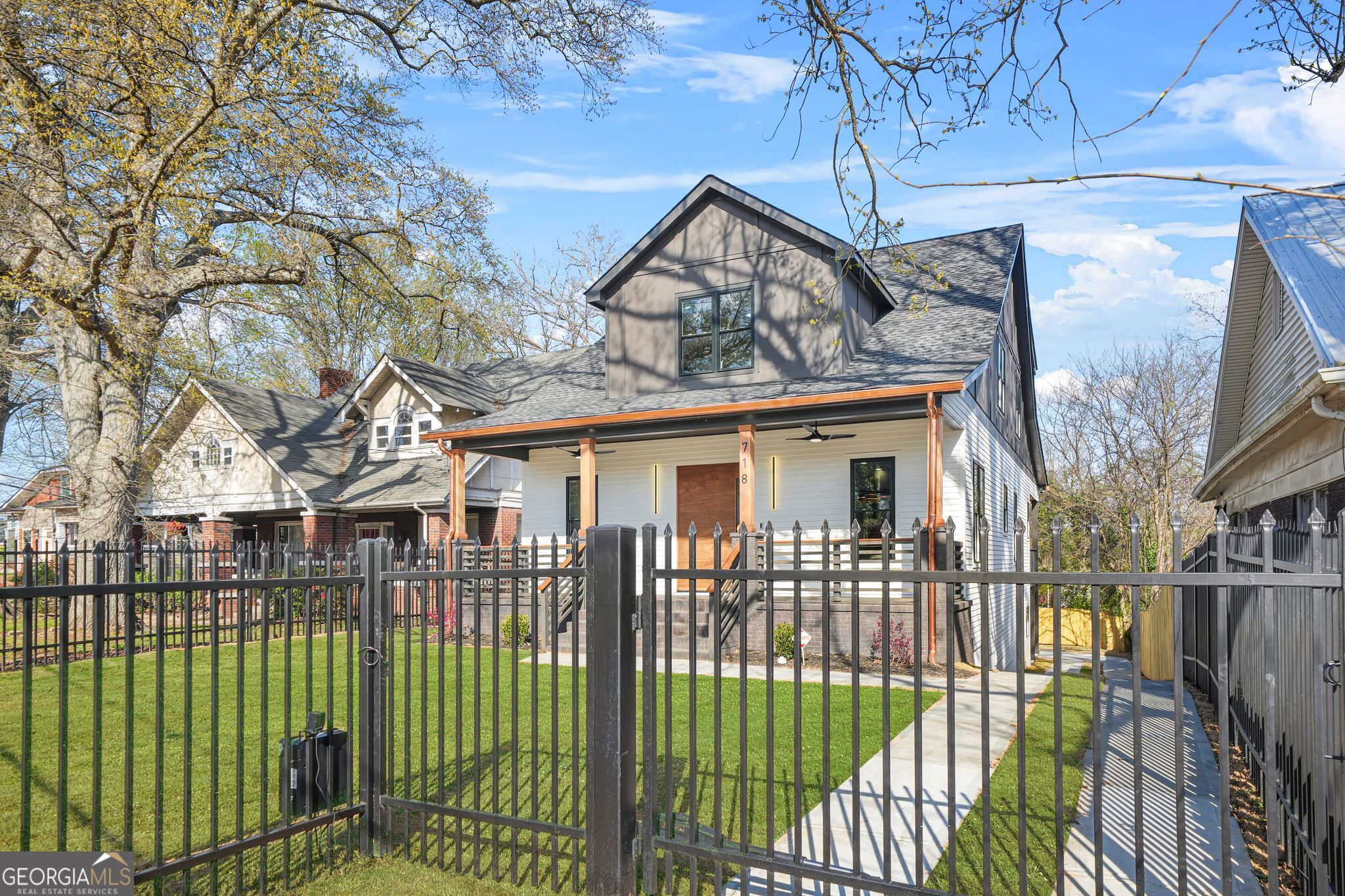 718 Cascade AVE