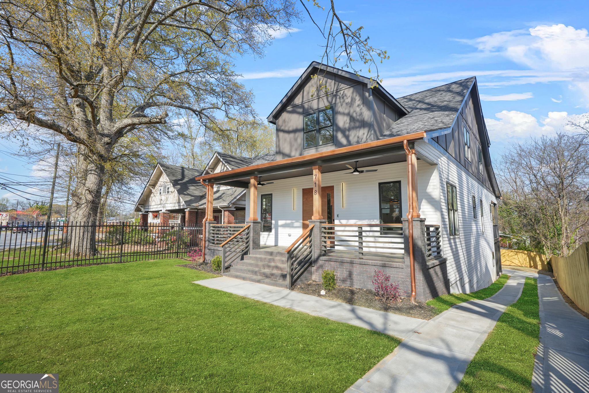 718 Cascade AVE