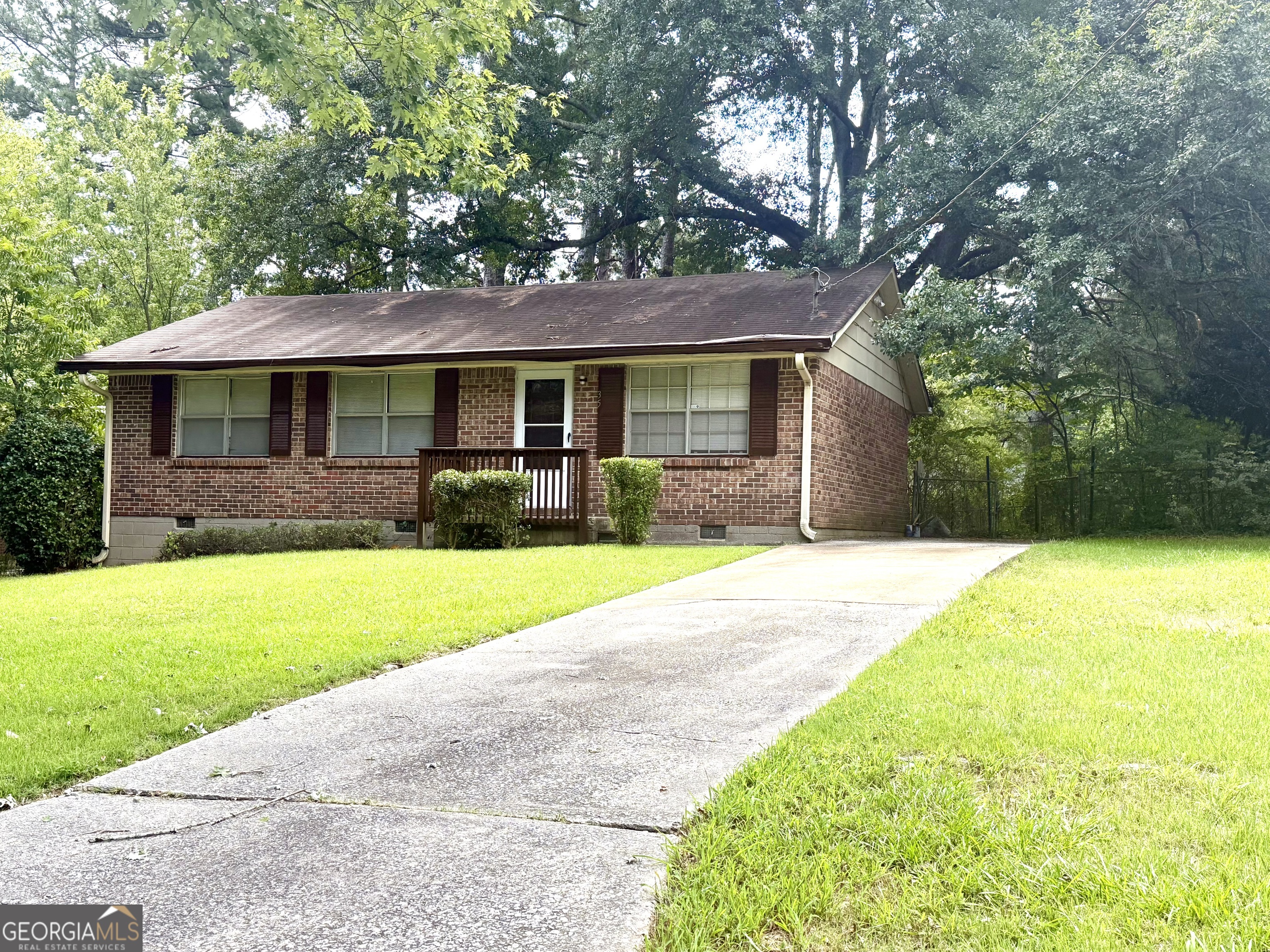 Well maintained brick ranch that features a large family room that flows into a large kitchen with breakfast nook. New hardwood flooring in family room, large front and back yard for entertaining.