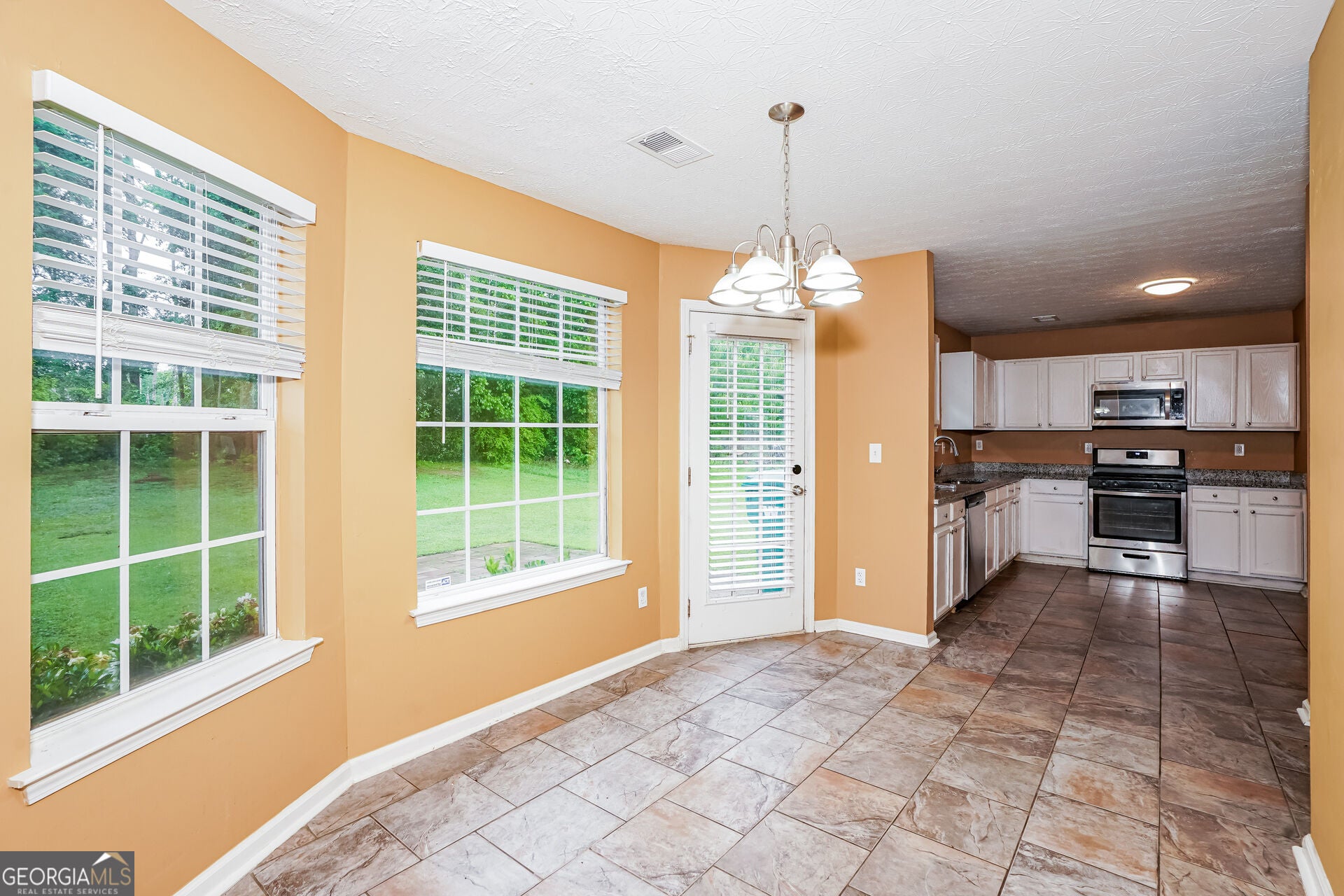 1009 Lear DR