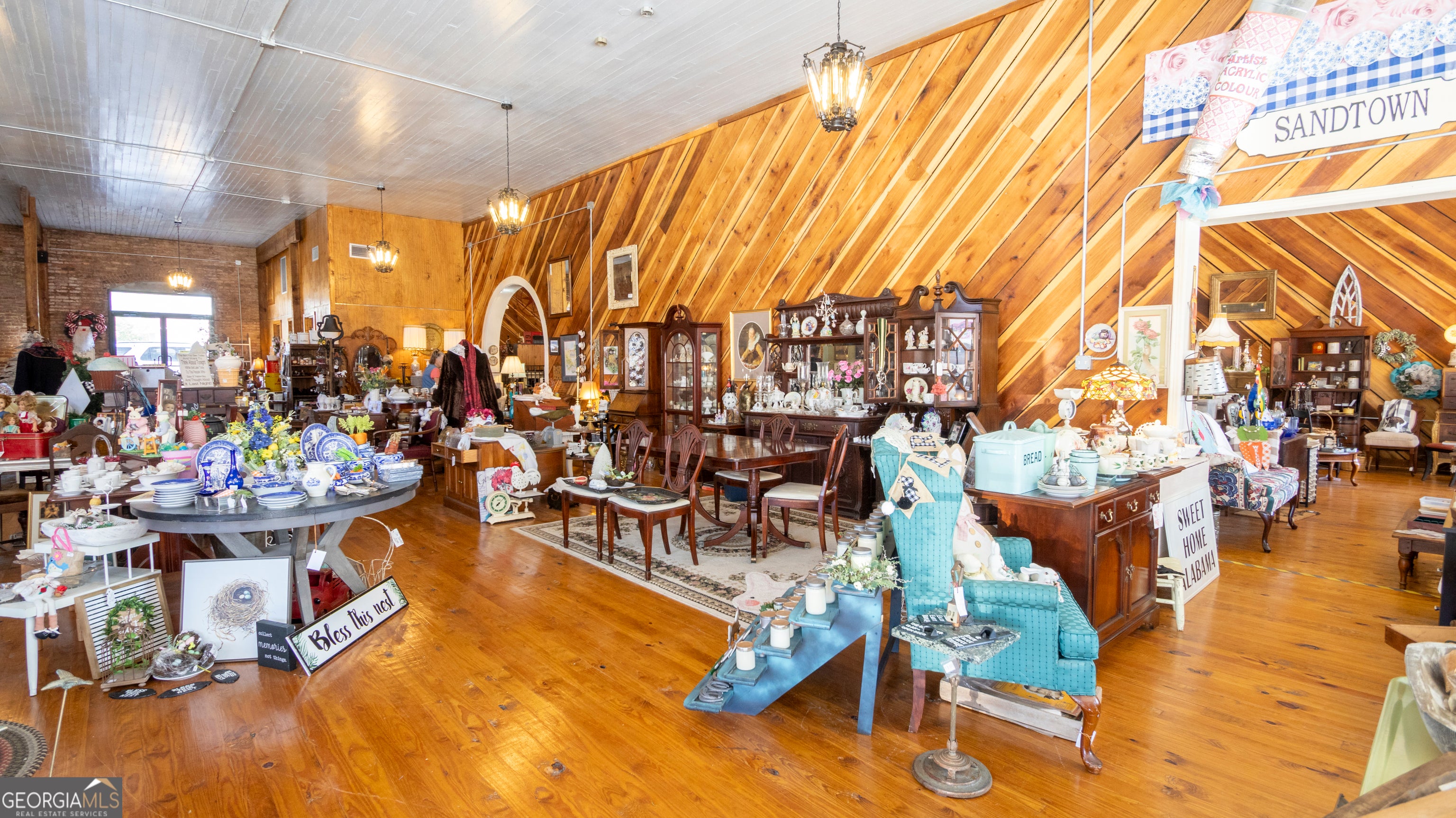 18109 Main ST