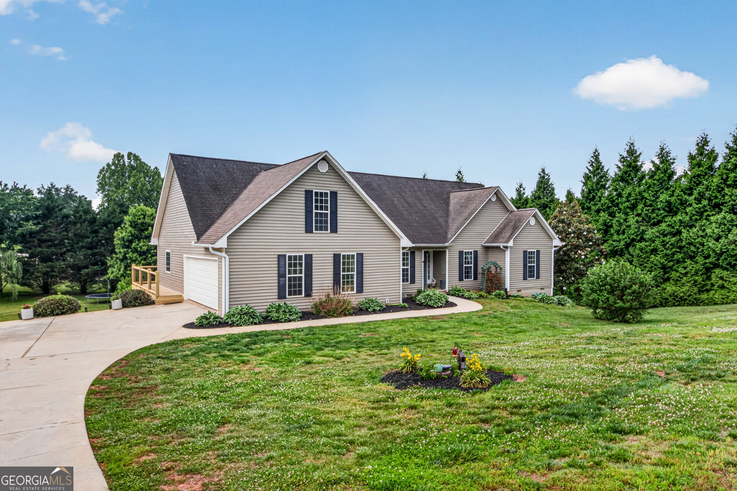 221 Grand Magnolia LN