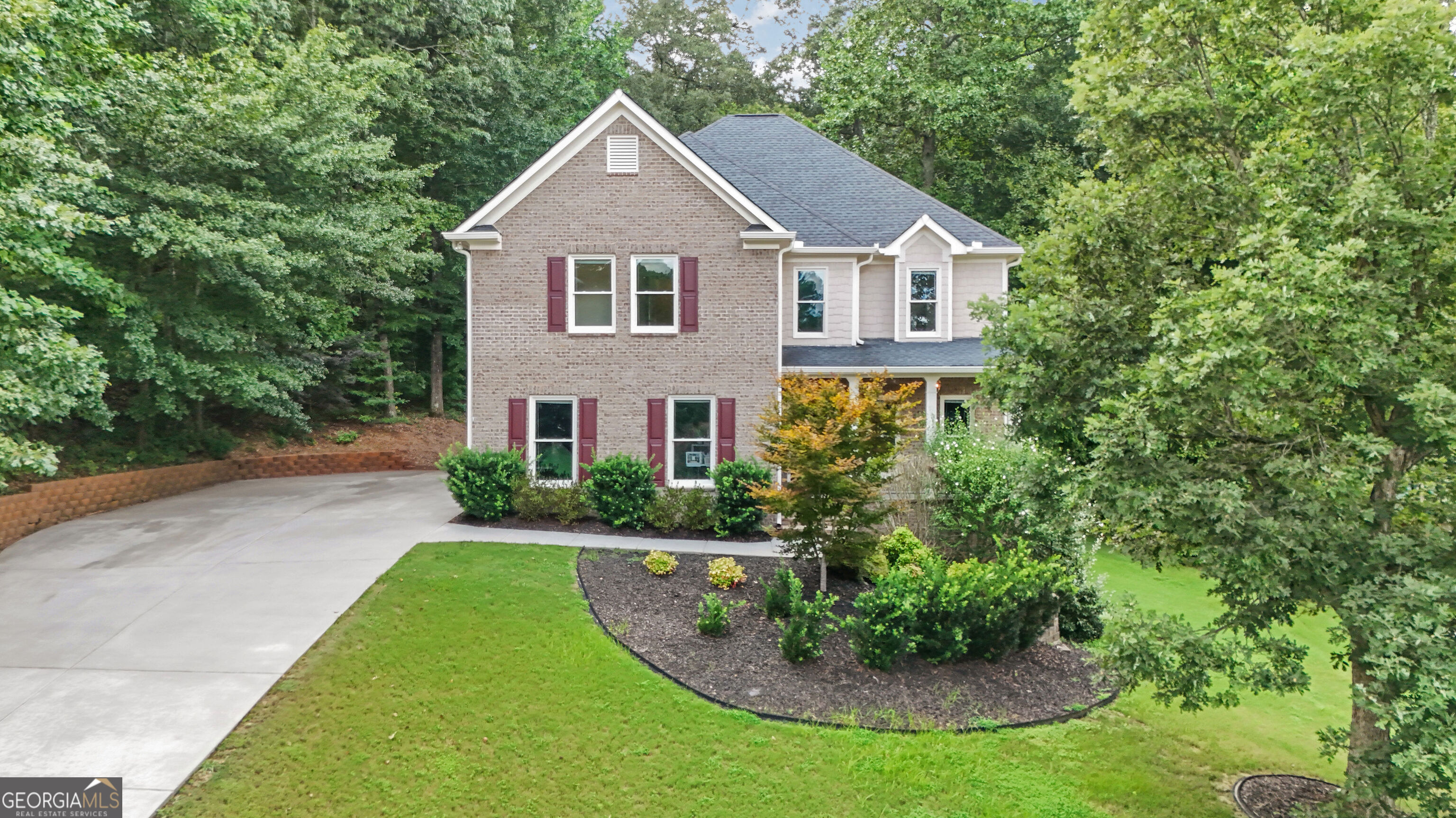 Beautiful and move-in-ready 3-bedroom, 2.5-bathroom home on 1.17 acres in the desirable Montfort Estate subdivision of Dacula, GA. Built in 2014, this thoughtfully updated home welcomes you with a vaulted family room filled with natural light, creating a warm and inviting atmosphere. The fully renovated kitchen features all-new appliances, granite countertops, and a clear view into the family room-perfect for both entertaining and everyday living. Enjoy all-new flooring and fresh paint throughout, giving the entire home a crisp, modern feel. Upstairs, you'll find three generously sized bedrooms, including a beautifully updated primary suite, along with walk-in attic storage for added convenience. The full daylight walkout basement is unfinished and ready for your personal touch-ideal for a home gym, extra living space, or workshop. Located in a community with fantastic amenities including a pool, tennis courts, and playground, and just minutes from shopping and highly rated schools, this home offers both comfort and convenience. Don't miss this incredible opportunity!