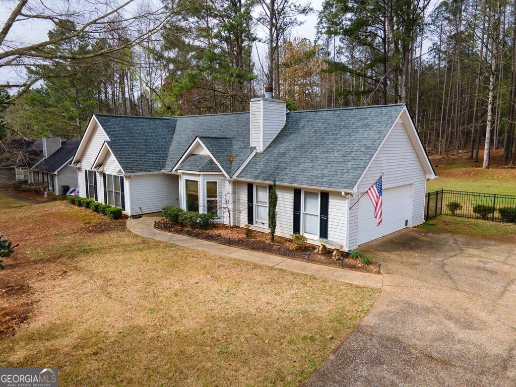 Photo of 90 Jeb Stuart Drive, Newnan, GA 30265 (MLS # 10707488)