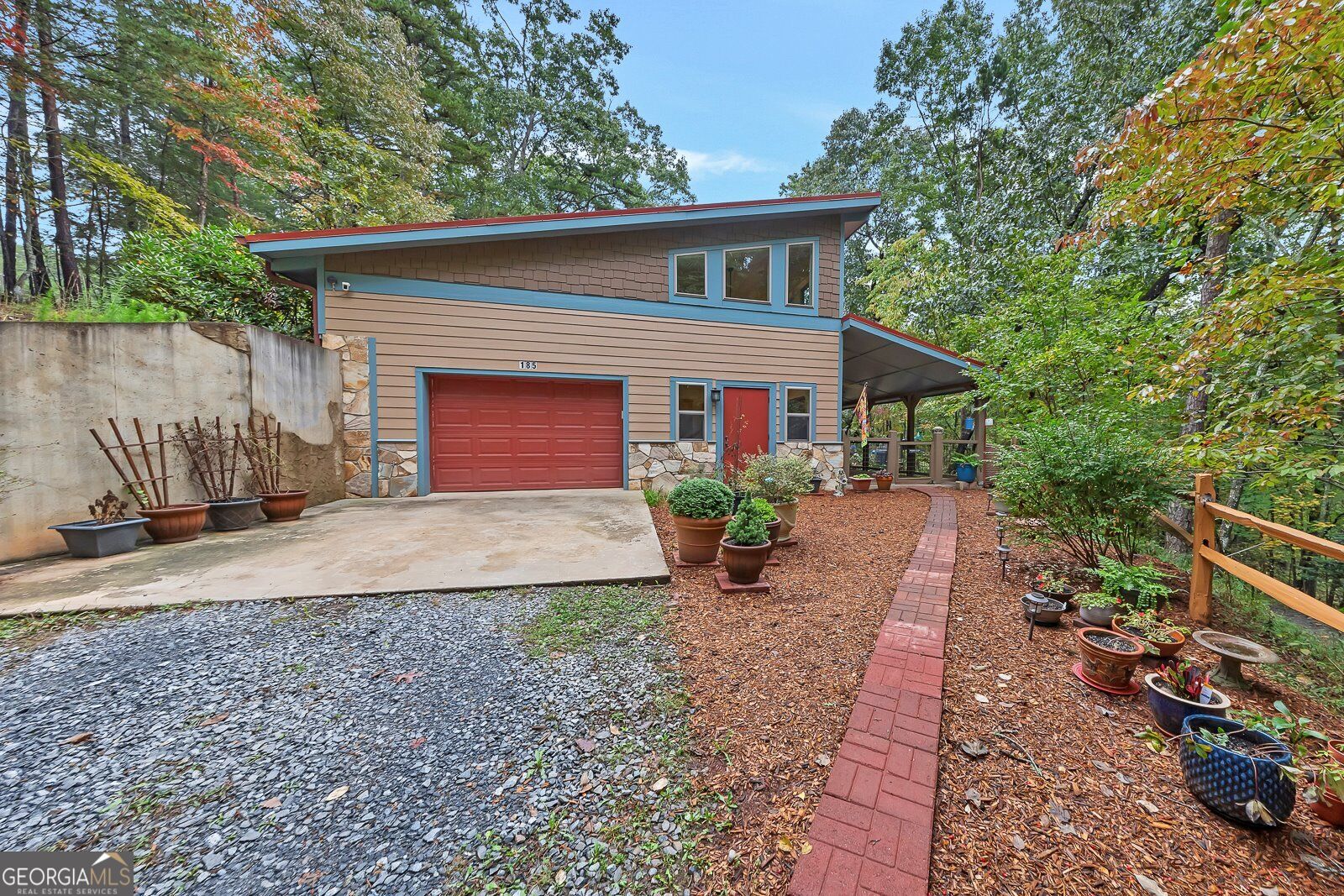 185 Sassafras DR