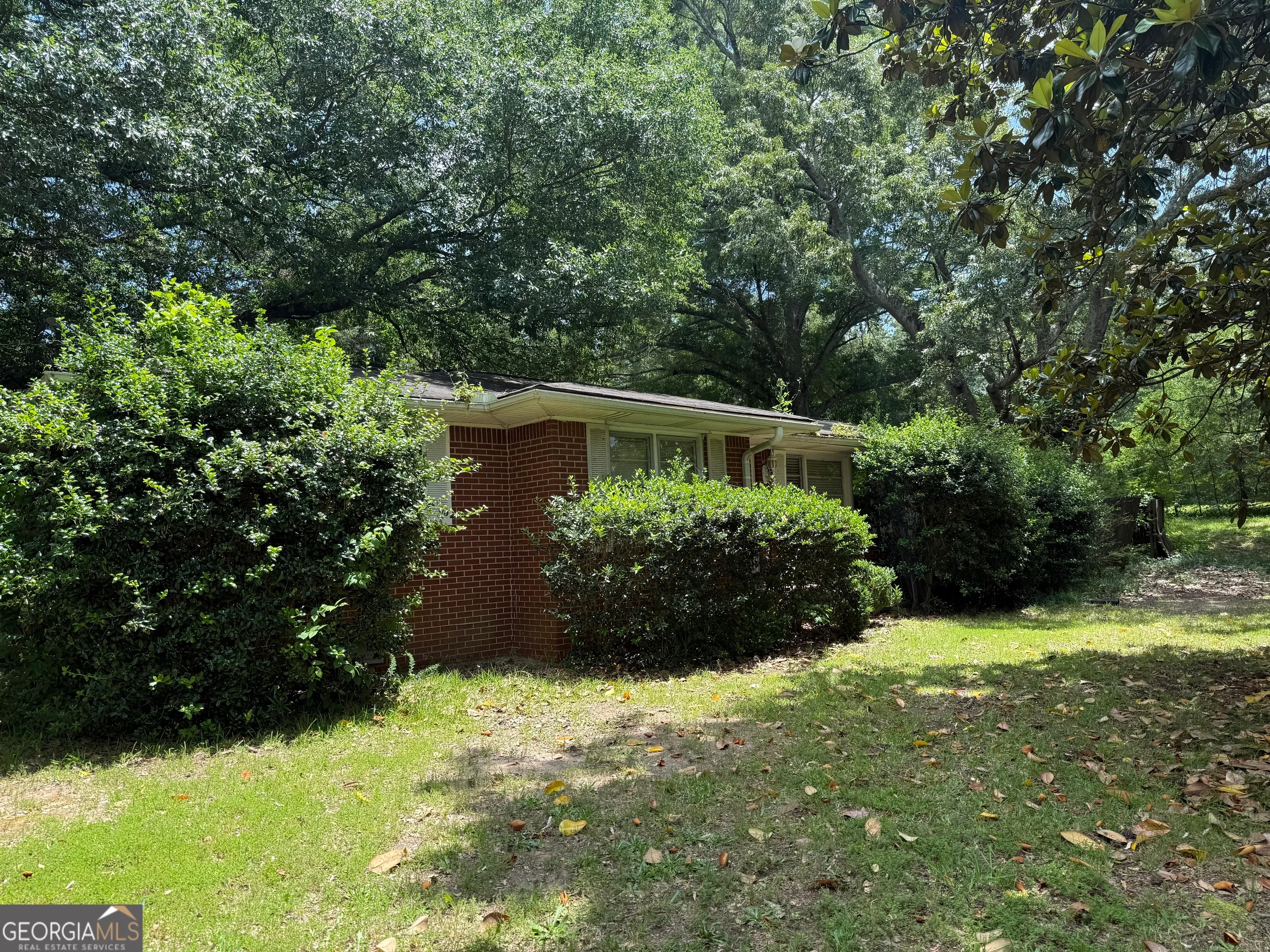 1810 Highway 138 E