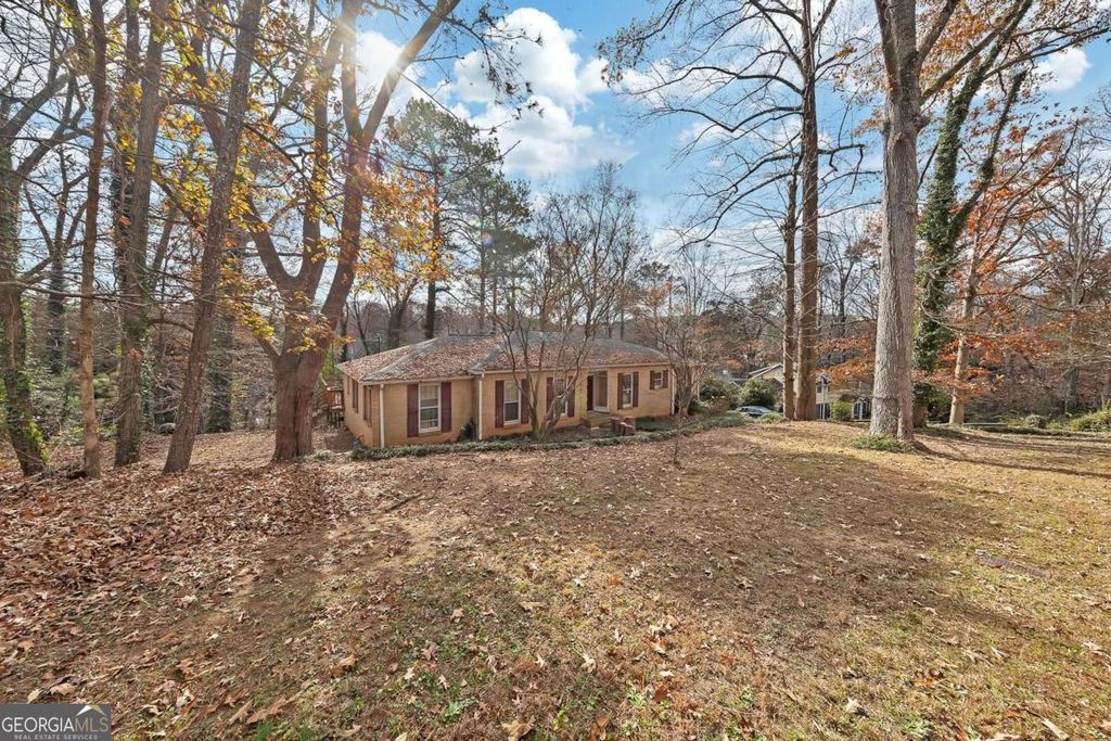 Photo of 4520 Huntridge Drive NE, Roswell, GA 30075 (MLS # 10650060)