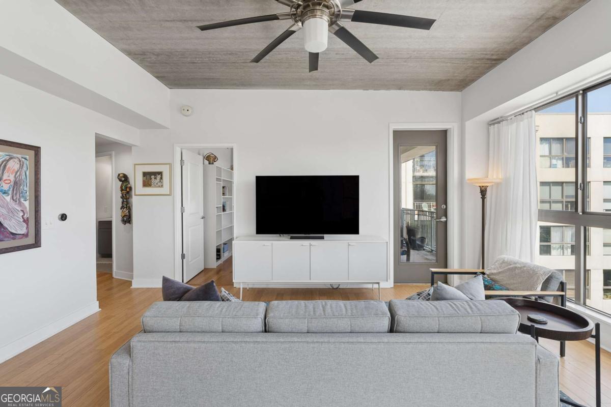 563 Memorial DR SE 501