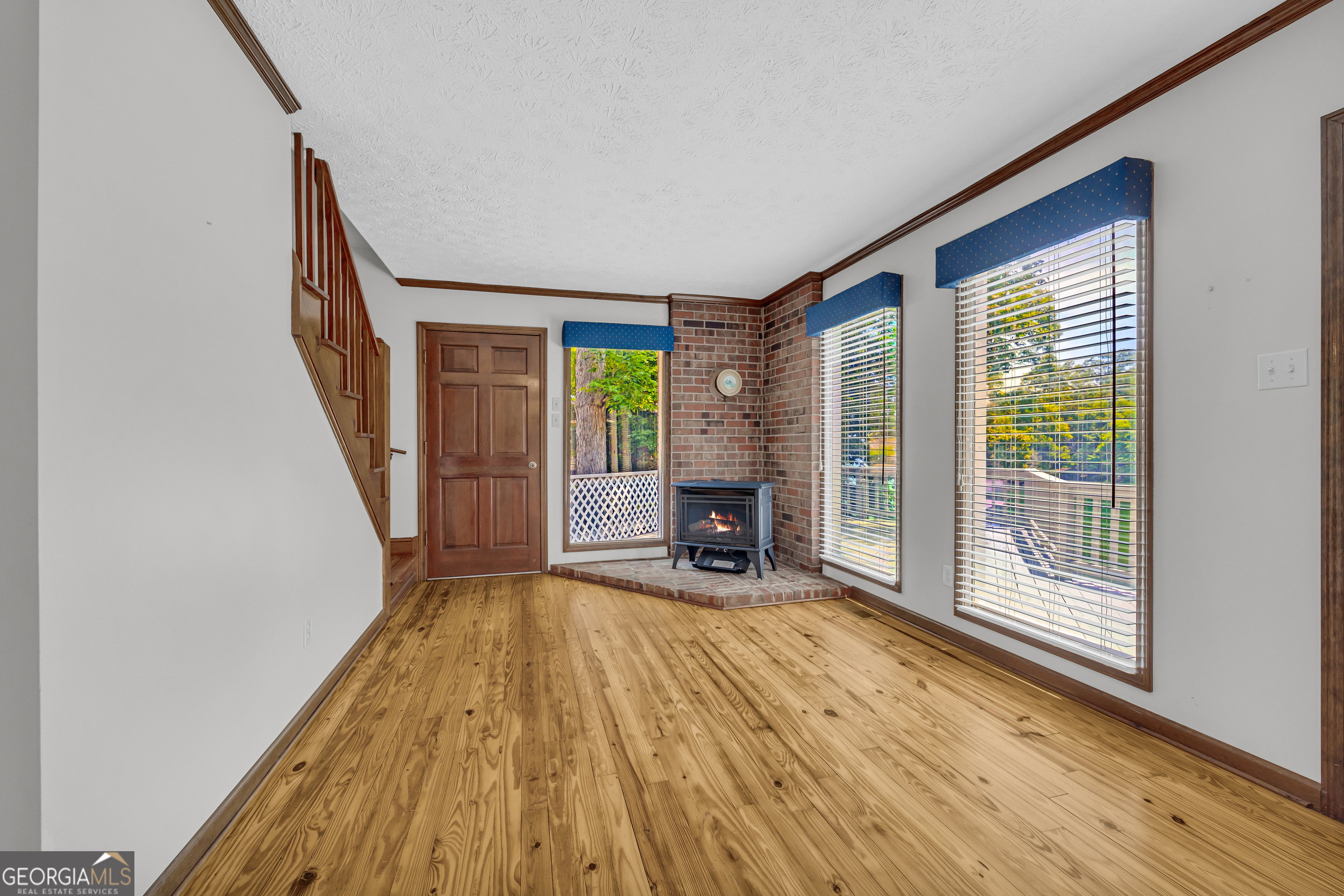 1696 Crawfords Ferry RD