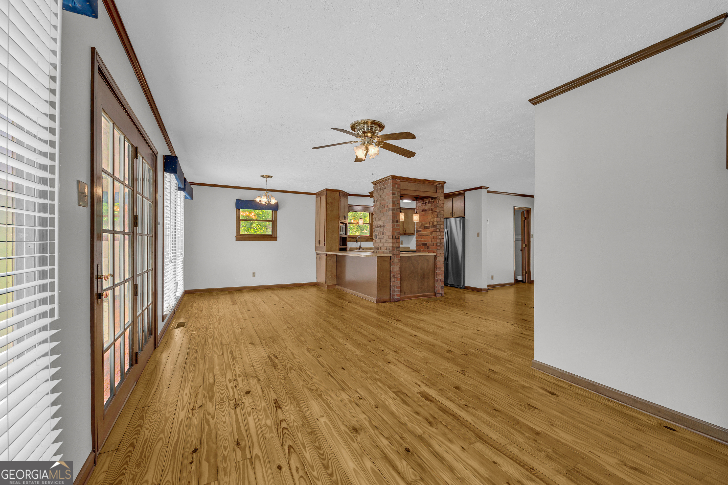 1696 Crawfords Ferry RD