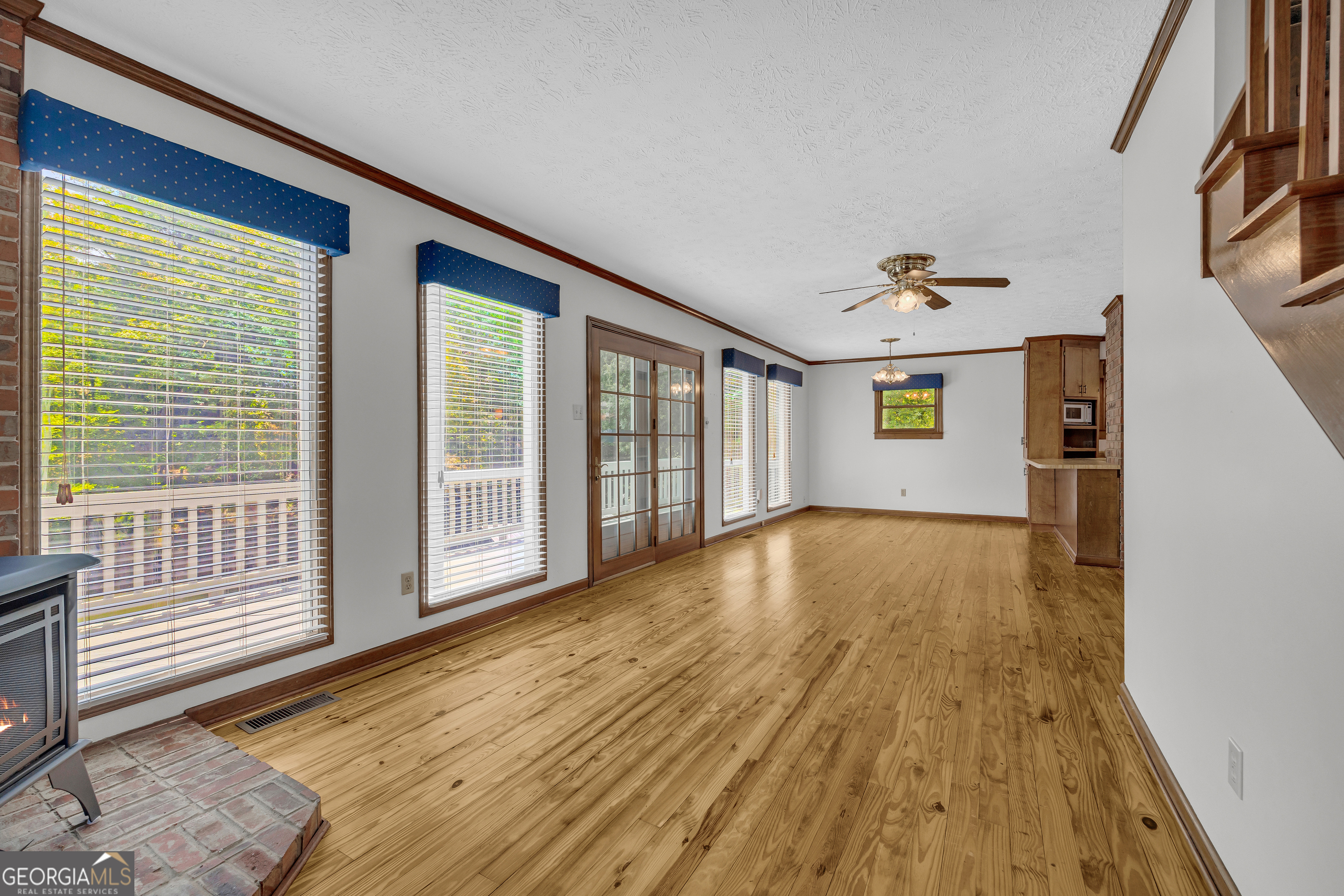 1696 Crawfords Ferry RD