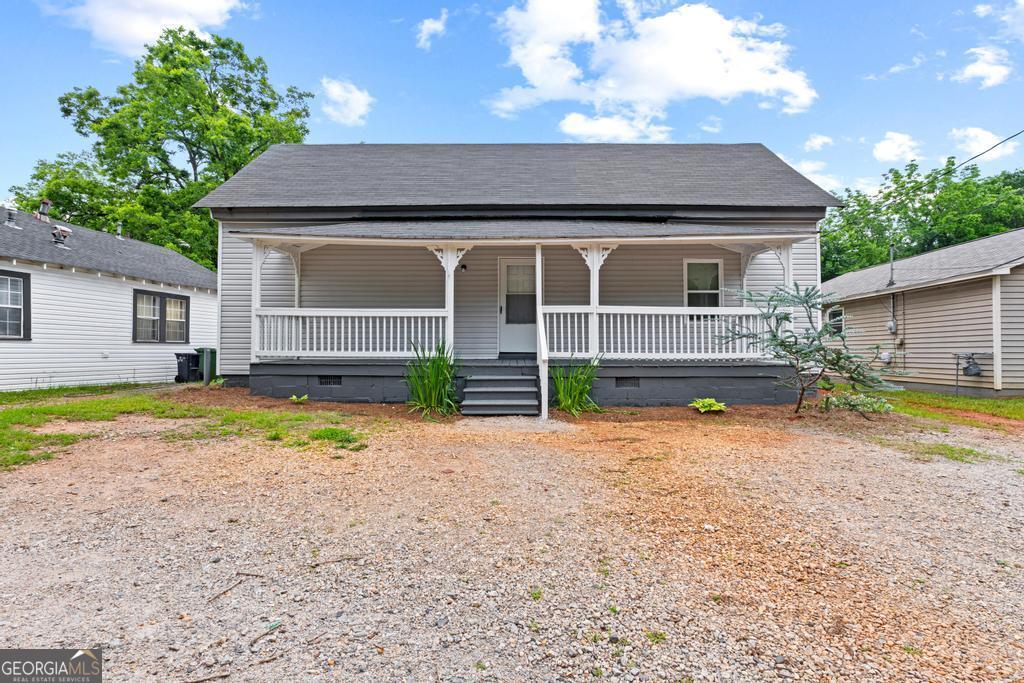First time home buyers don't miss out on this front porch rocking chair beauty located in downtown Griffin. Recently renovated inside with all new flooring, new paint, new tile around tub, new kitchen and more!...3 spacious bedrooms with 2 full bathrooms. Large family room with space for dining table open to the kitchen with mini bar top, refrigerator and stove/oven combo. Master bedroom off the kitchen immediately as you enter the front door, two secondary bedrooms in the back split bedroom plan with the HUGE 3rd bedroom also being the perfect combo of office suite as well. Rocking chair front porch and circular driveway to.