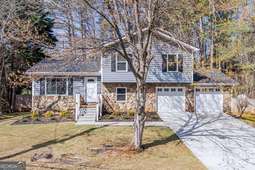 Photo of 427 Arbour Run, Suwanee, GA 30024 (MLS # 10709015)