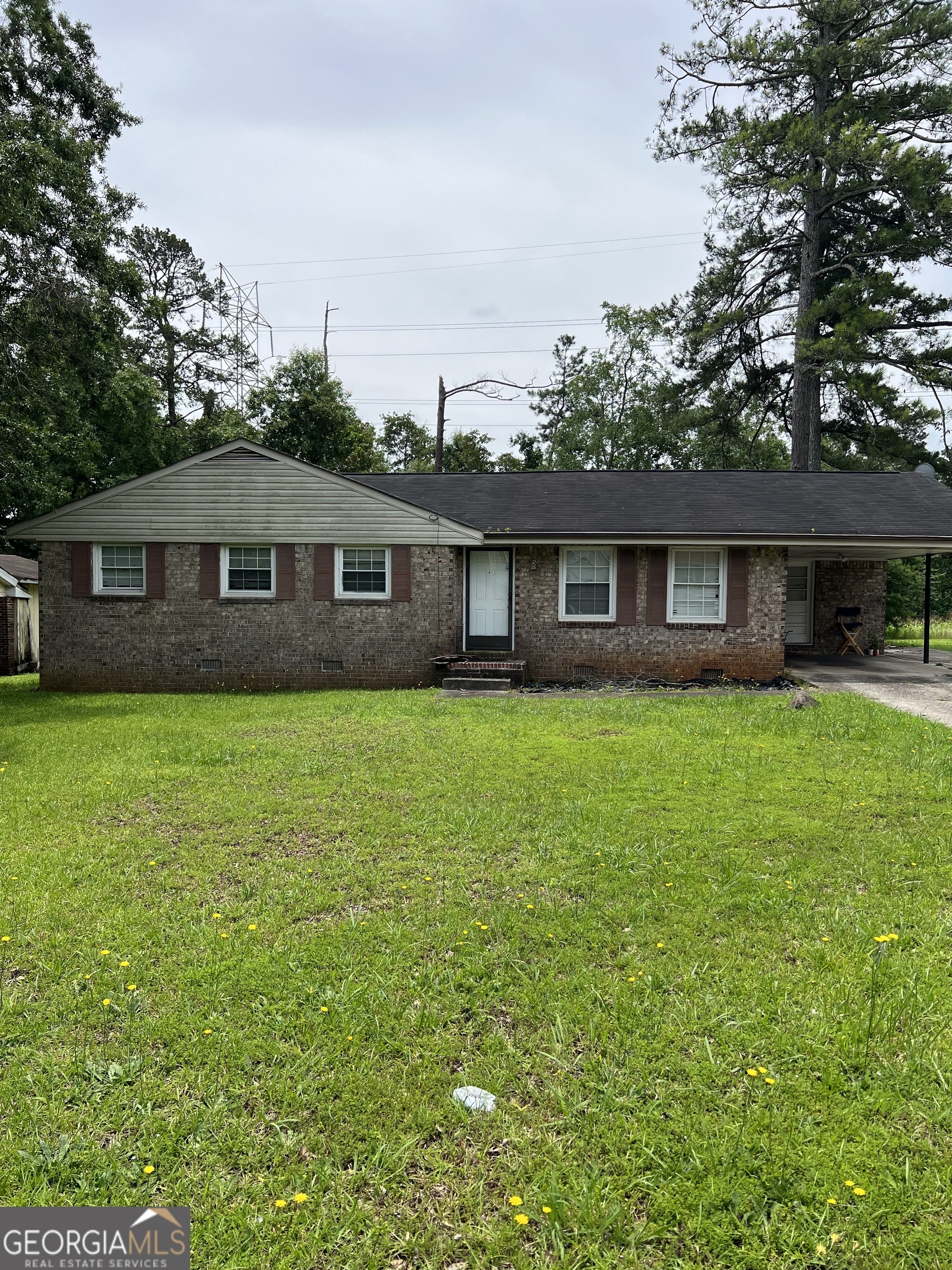 Don't miss out. Come see this great income producing opportunity before it's too late. This all brick 3 bedroom 1.5 bathroom home is ready for a new owner. Solid bones and ready to start making money today. Call today to schedule your own private showing.