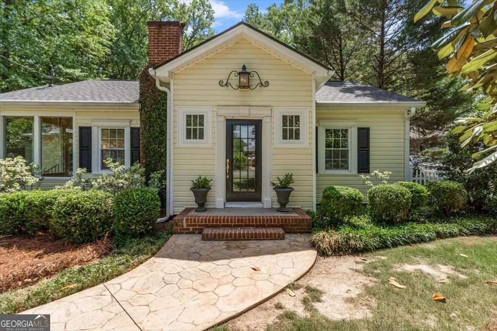 Photo of 101 Oakwood Street NW, Rome, GA 30165 (MLS # 10738940)