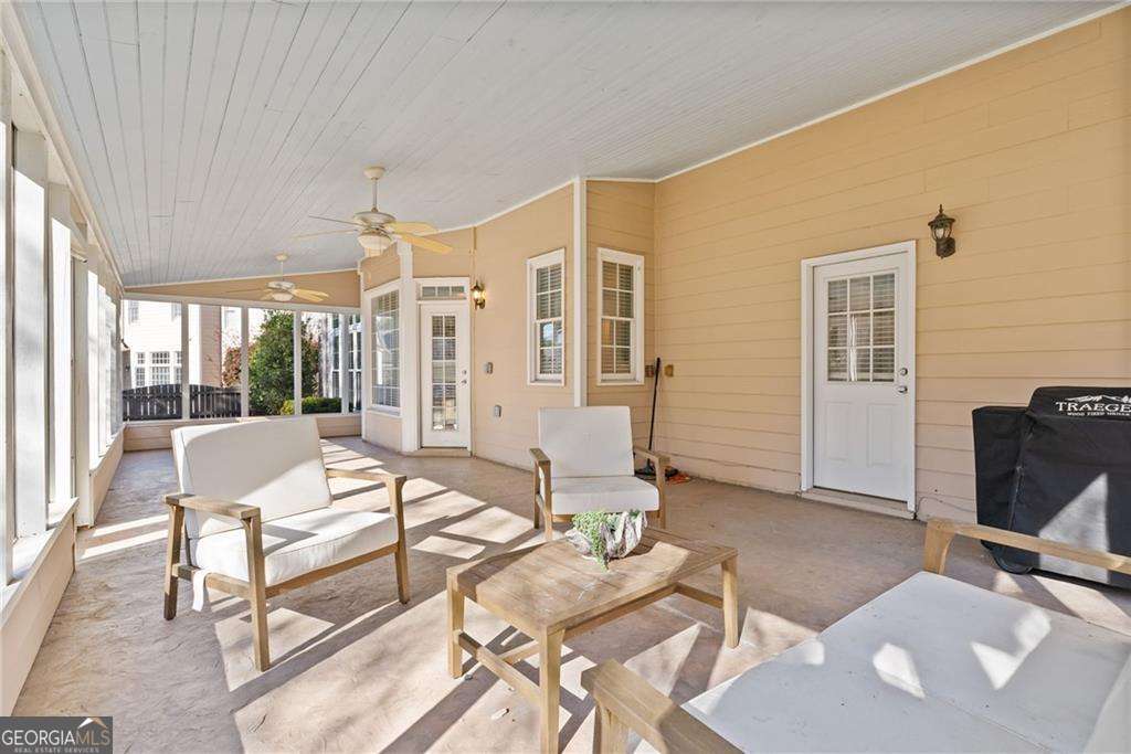 Lakefield Manor - Residential