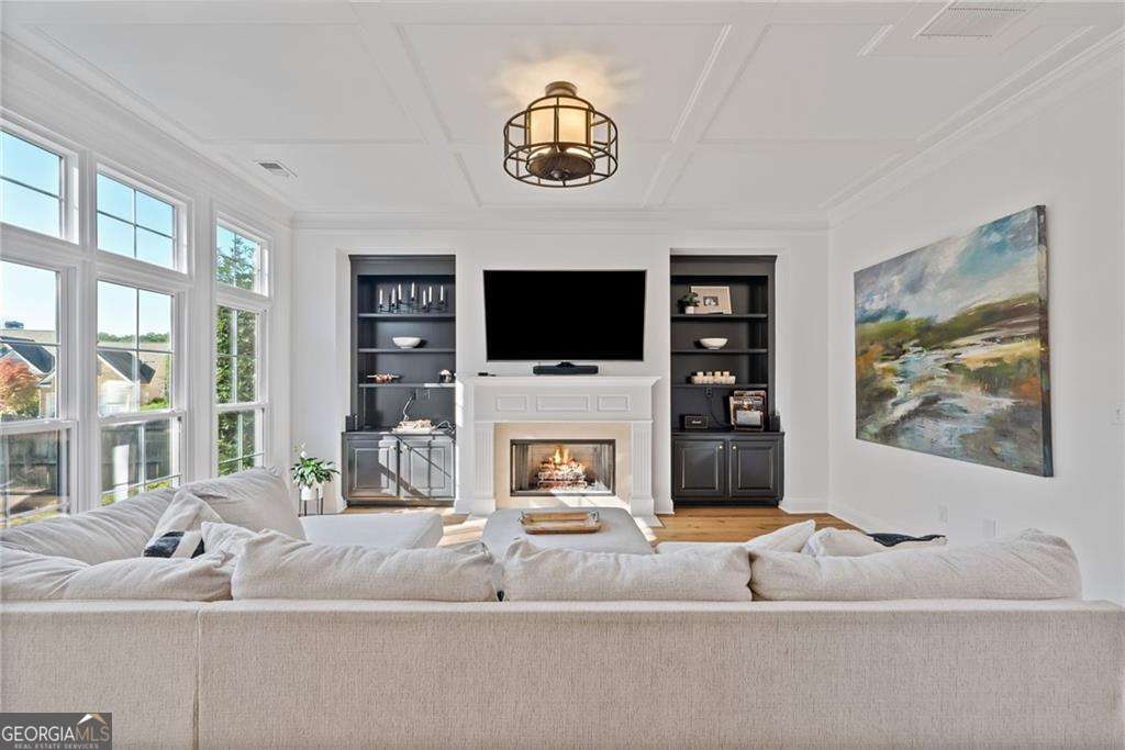 Lakefield Manor - Residential