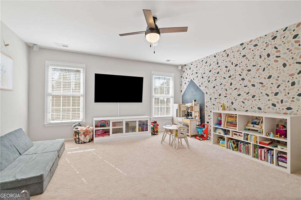 Lakefield Manor - Residential