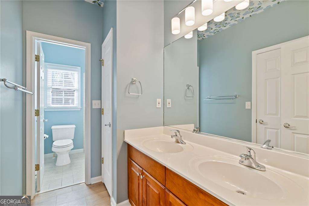 Lakefield Manor - Residential