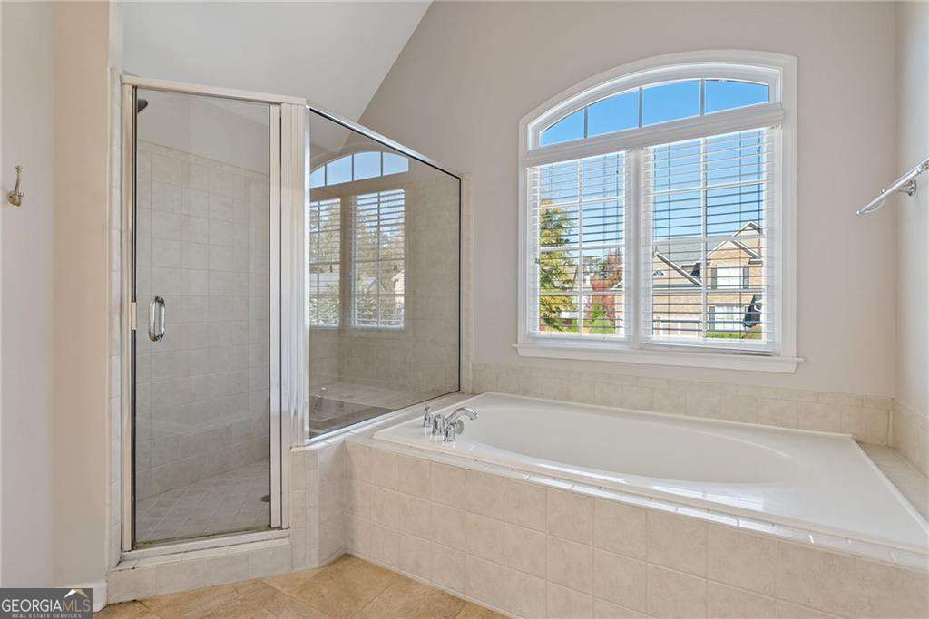 Lakefield Manor - Residential