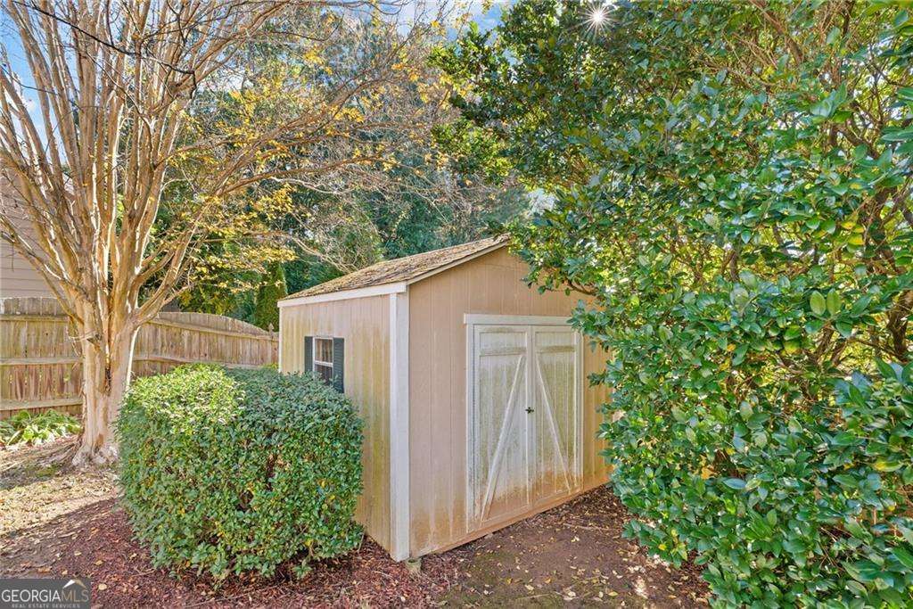 Lakefield Manor - Residential